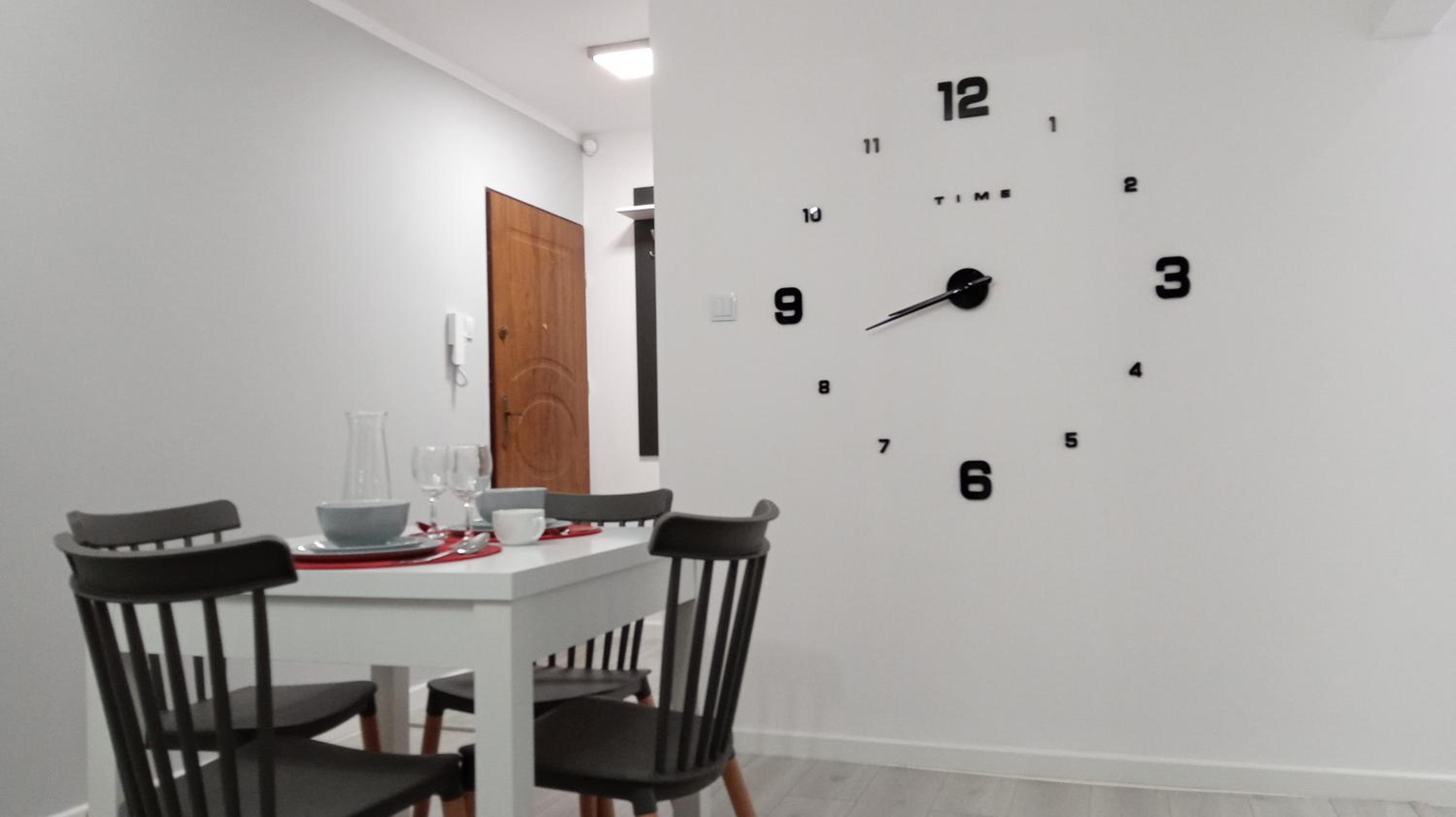 One-Bedroom Apartment - Photo 6