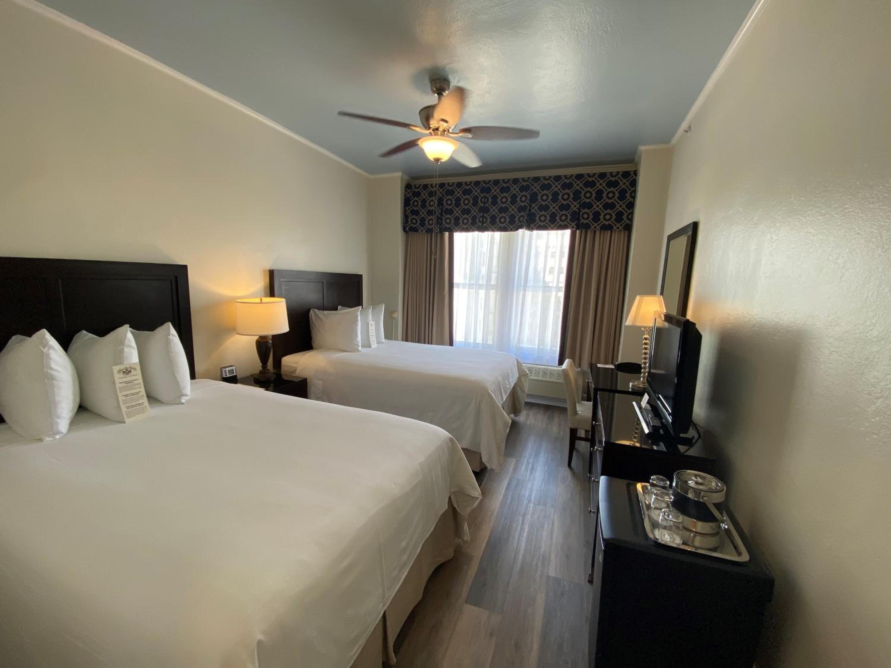 Two Double Beds - Photo 6
