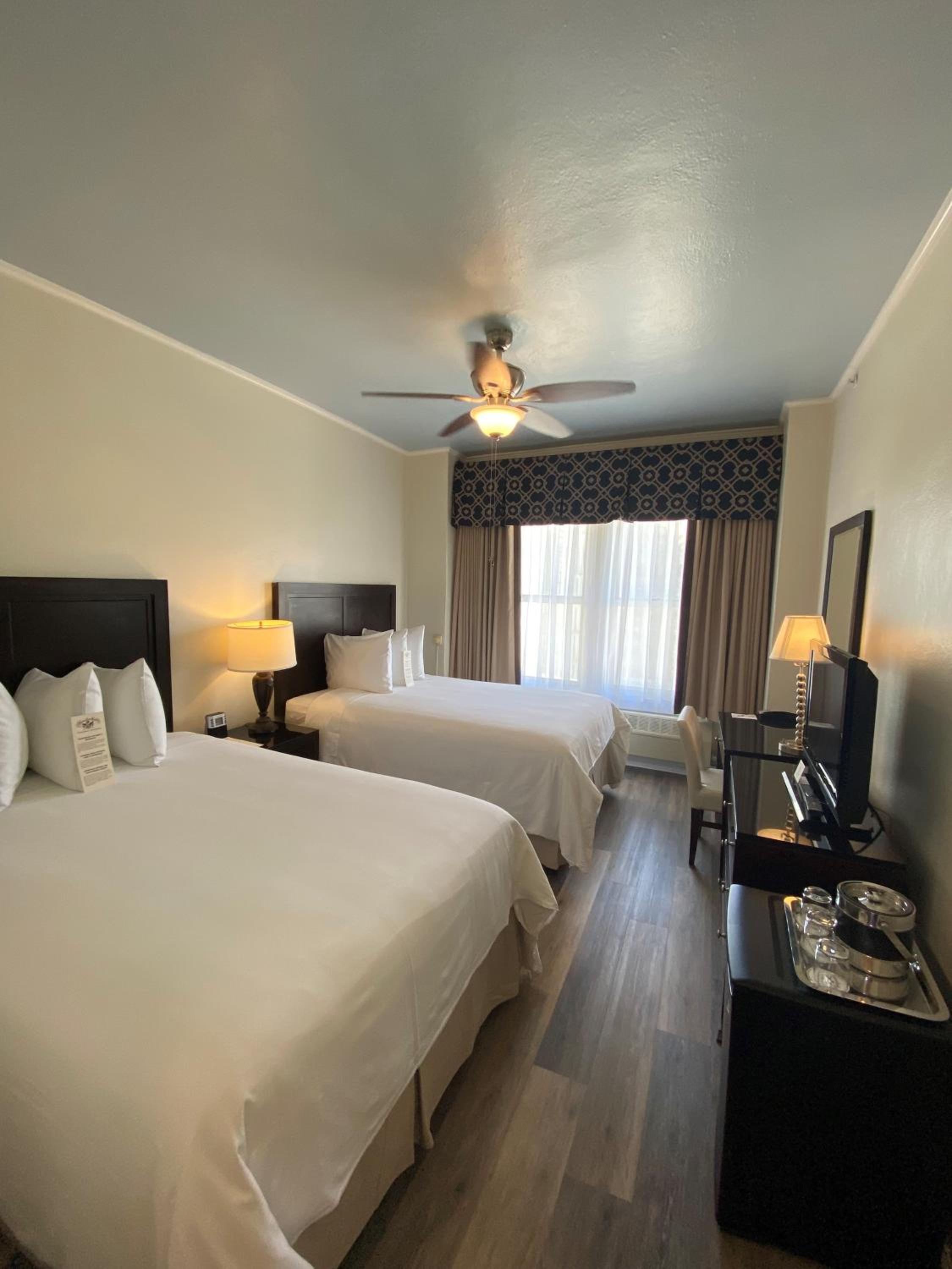 Two Double Beds - Photo 1