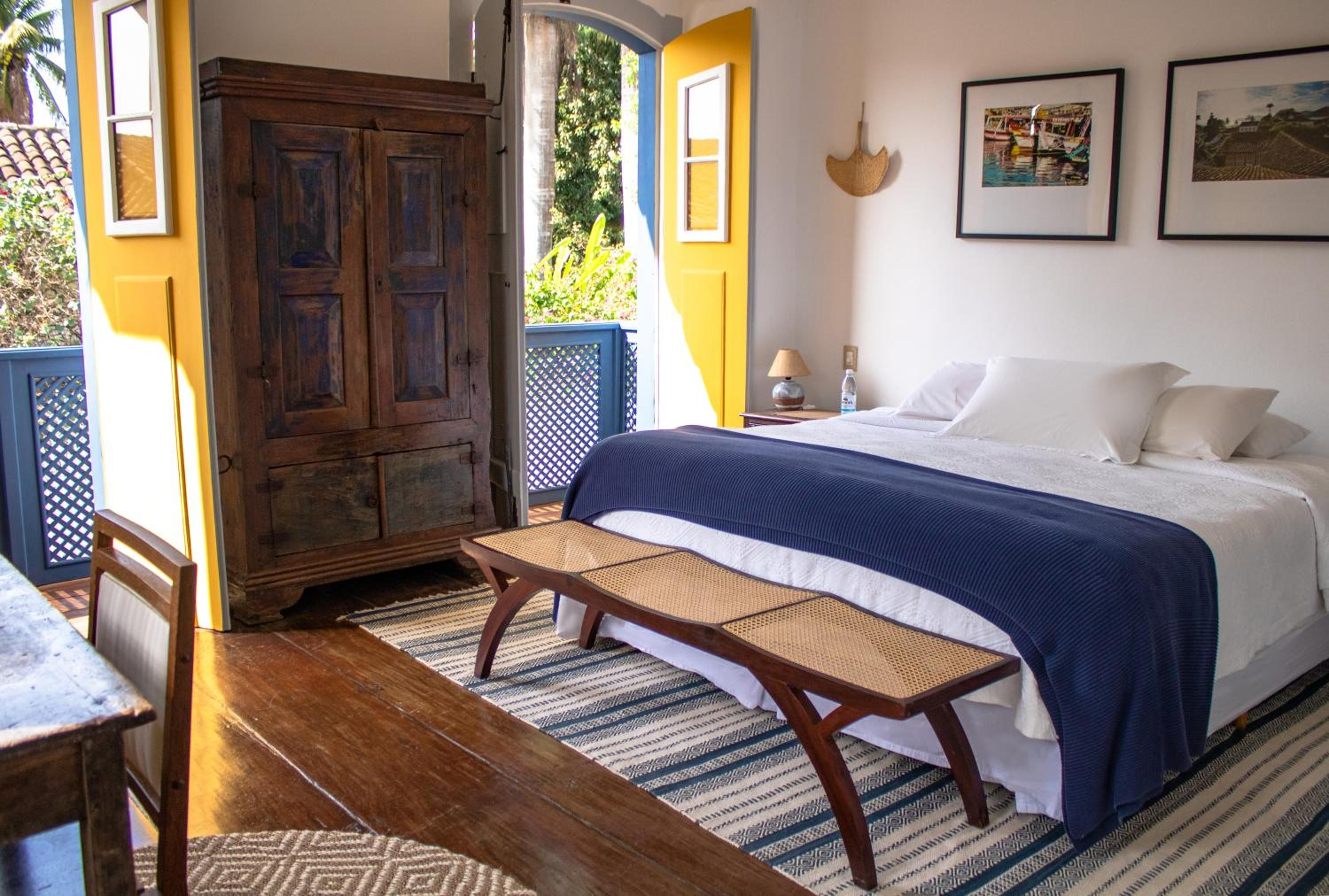 King Room with Balcony - Photo 7