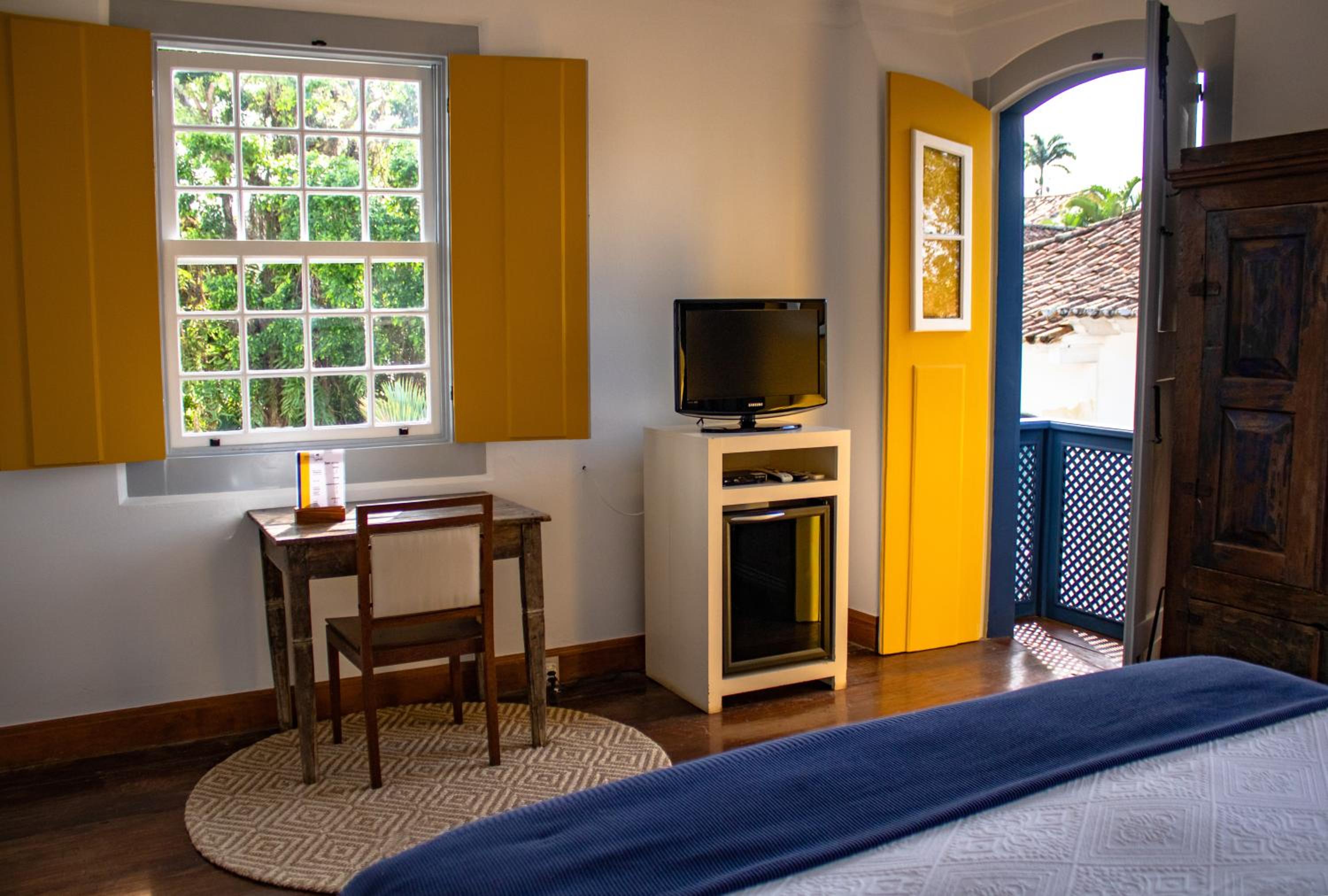 King Room with Balcony - Photo 2
