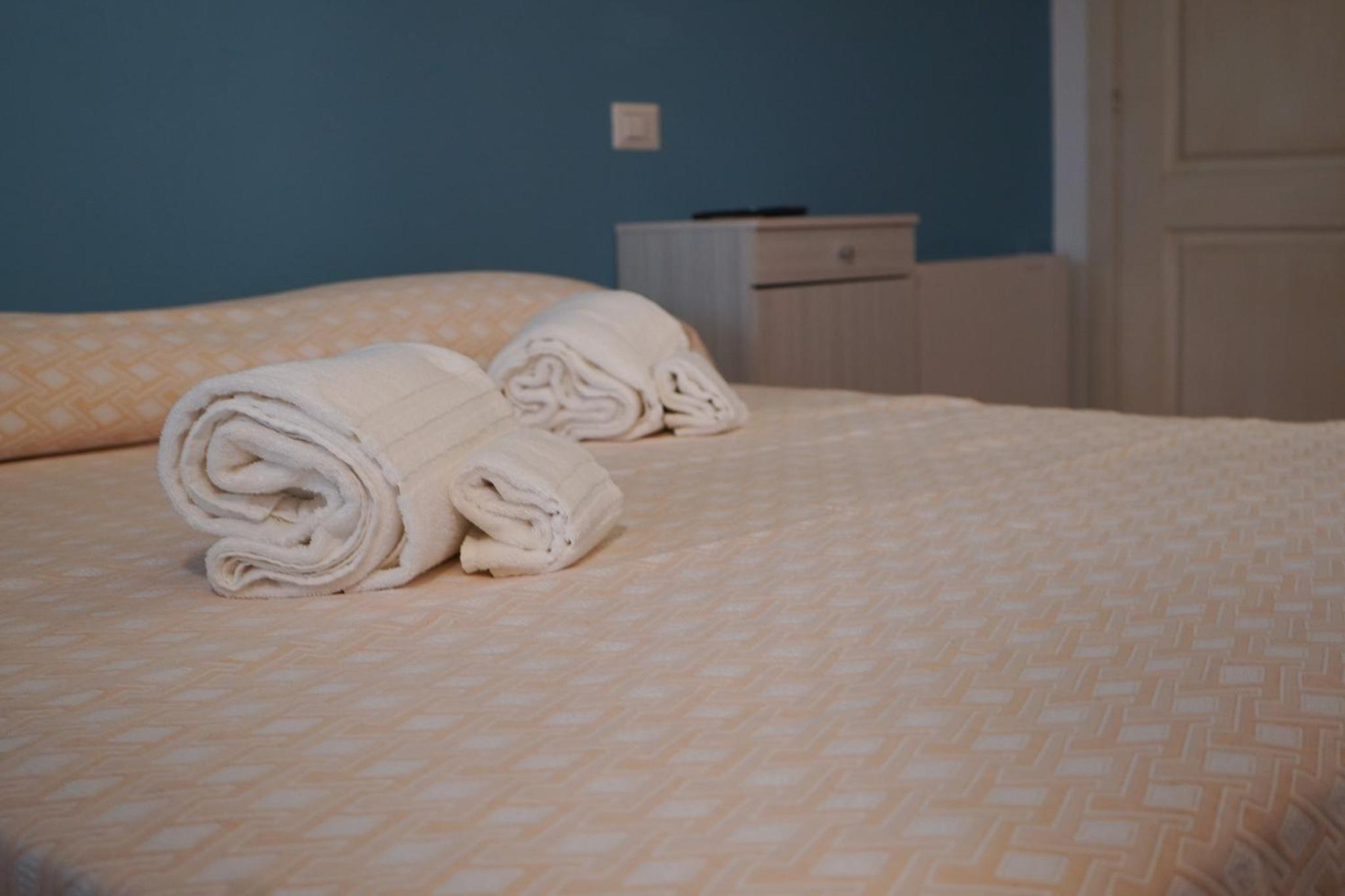 Triple Room with Private Bathroom - Photo 2