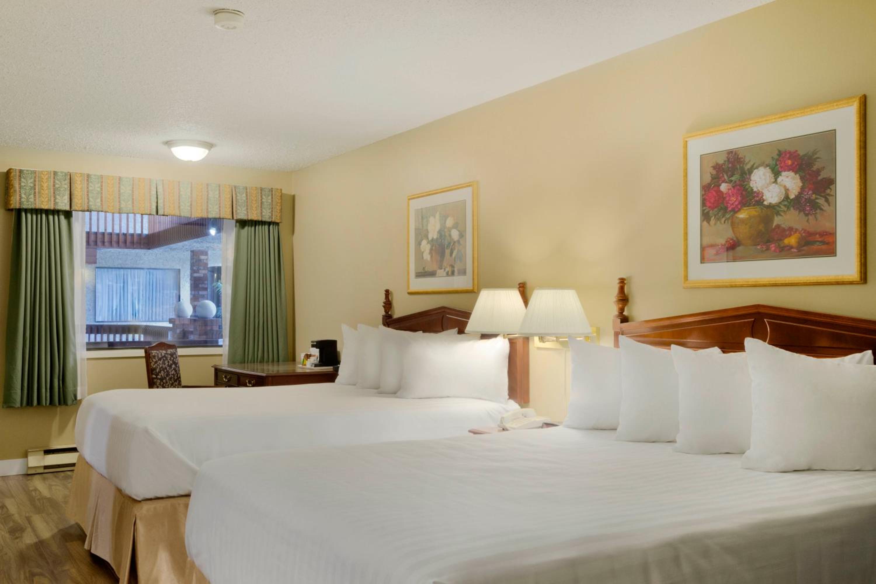 Queen Room with Two Queen Beds - Non-Smoking - Photo 1