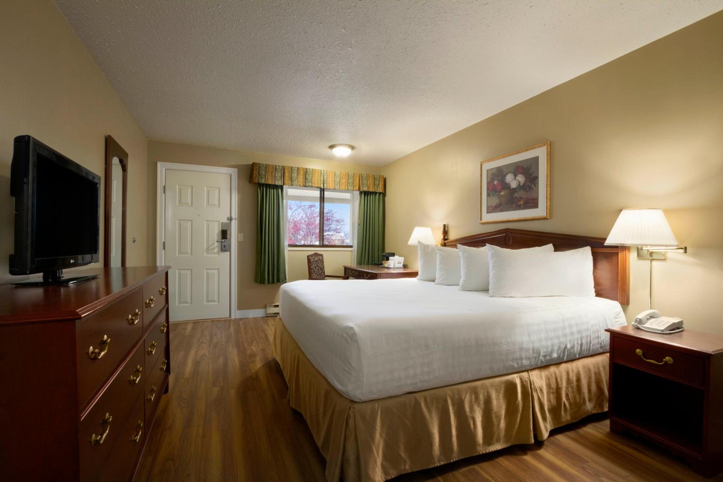 King Room - Non-Smoking - Photo 1