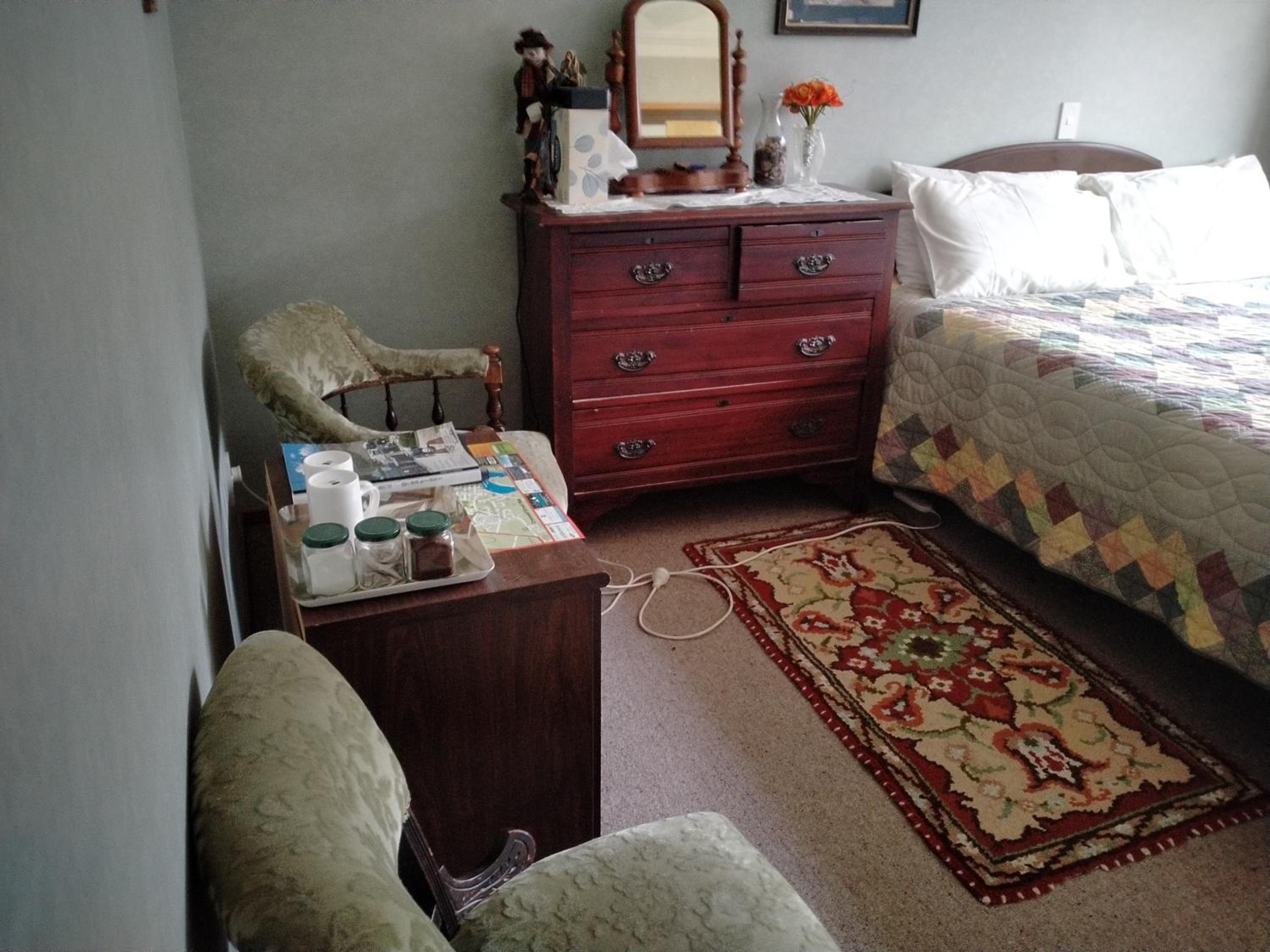 Queen Room photo 1