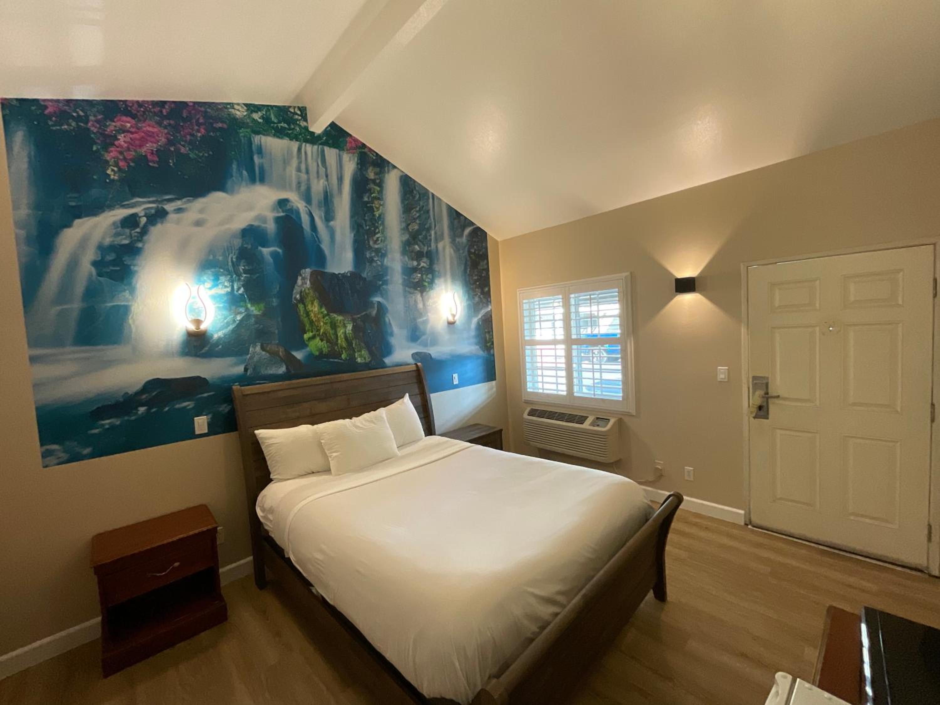 King Room - Non-Smoking photo 1