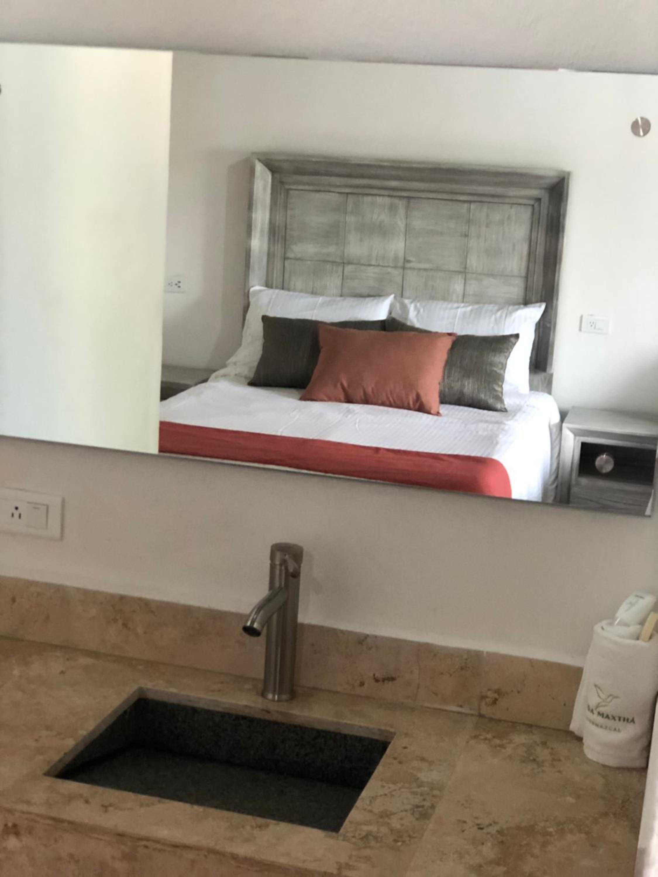 Double Room with Two Double Beds - Photo 11