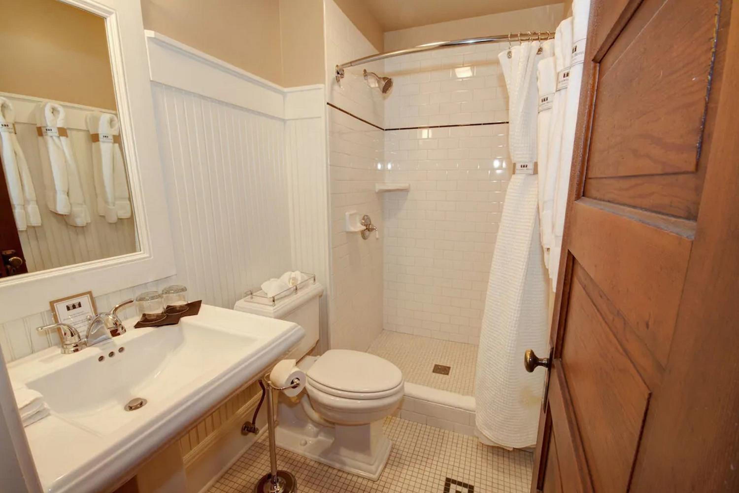 One-Bedroom Suite photo 2
