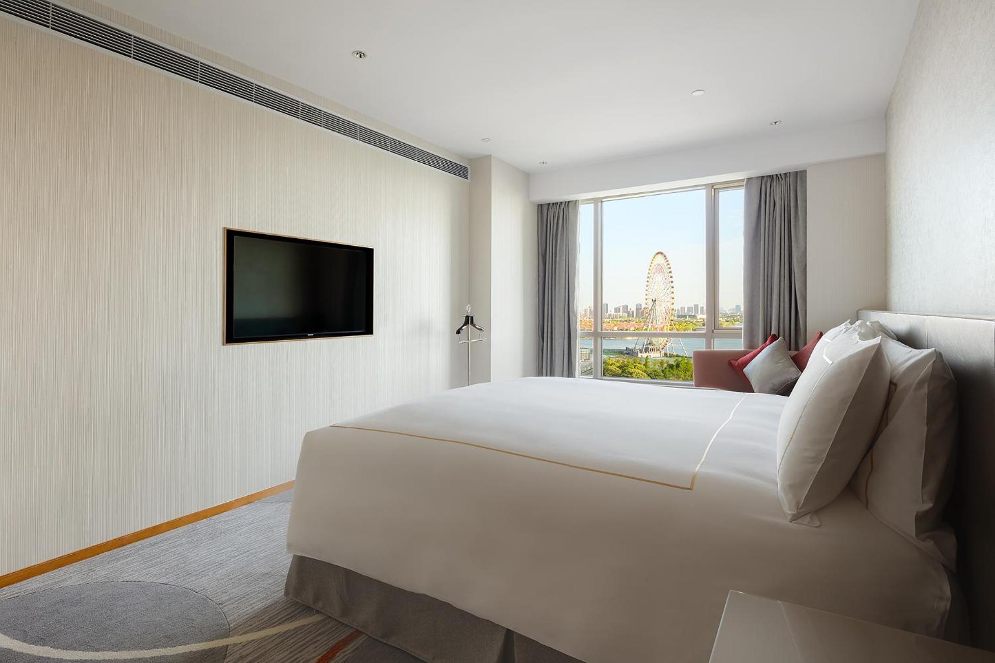 Suite - Photo 2