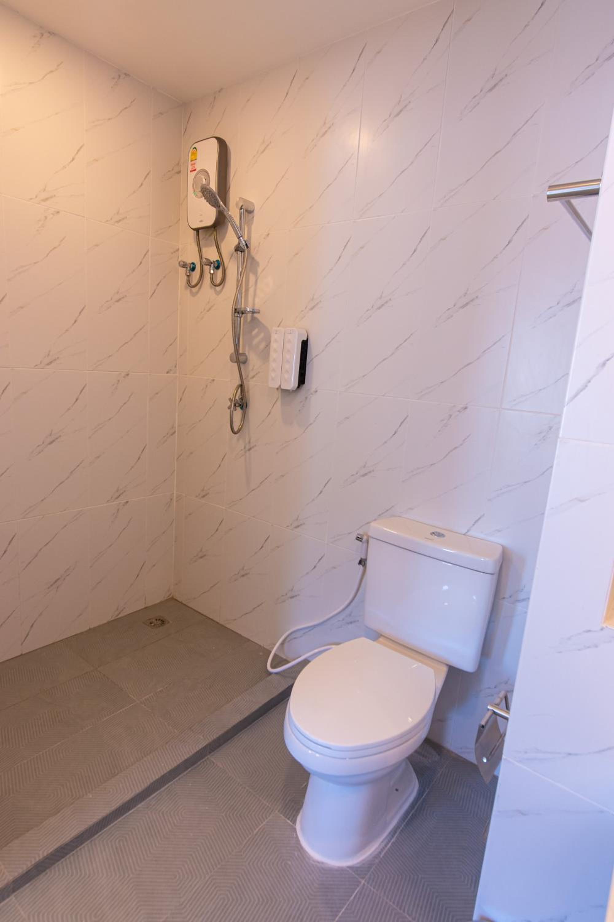 Standard Double Room - Photo 6