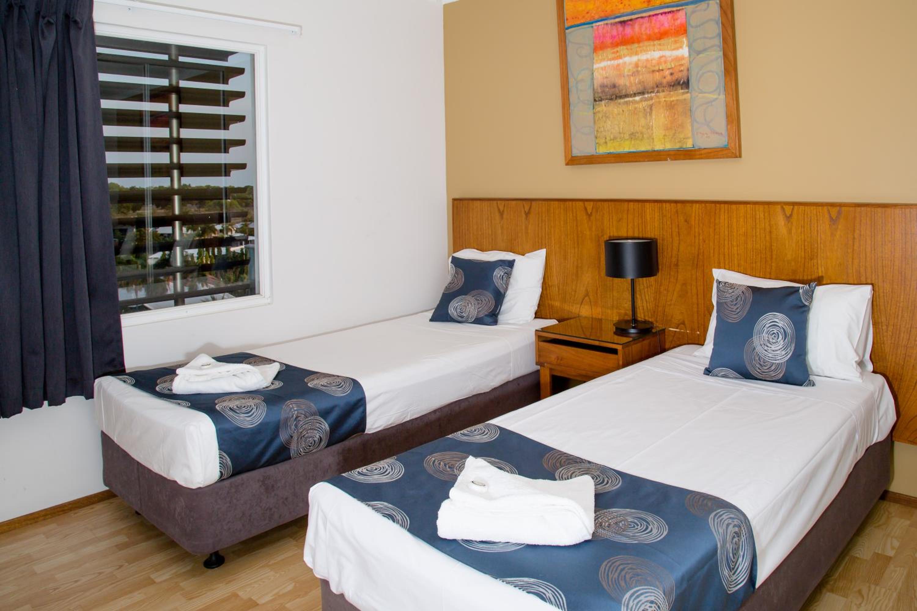 Standard Two Bedroom Apartment Water Views includes Free Parking & Wifi thumbnail 5