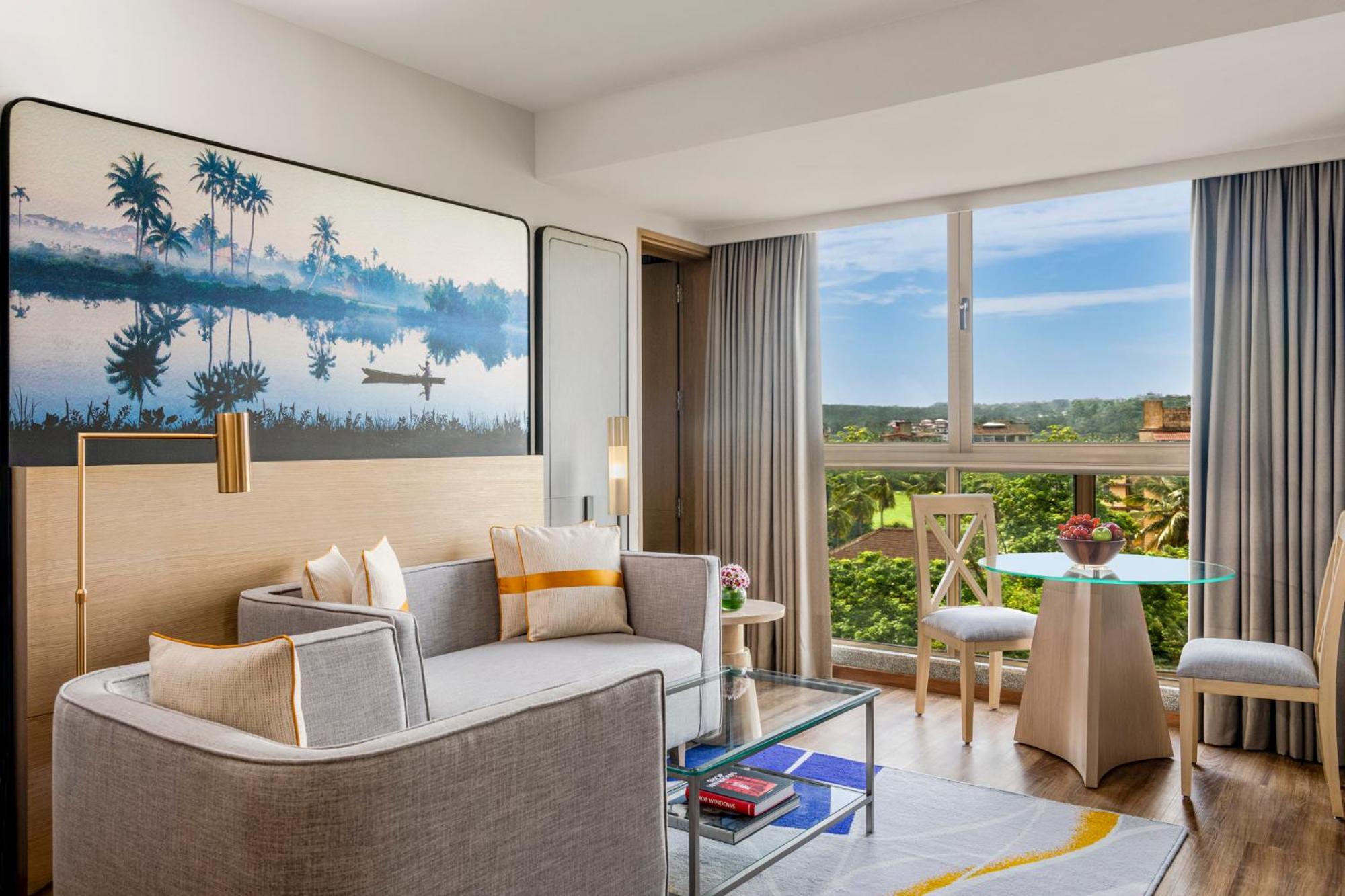 Deluxe Suite - Photo 2
