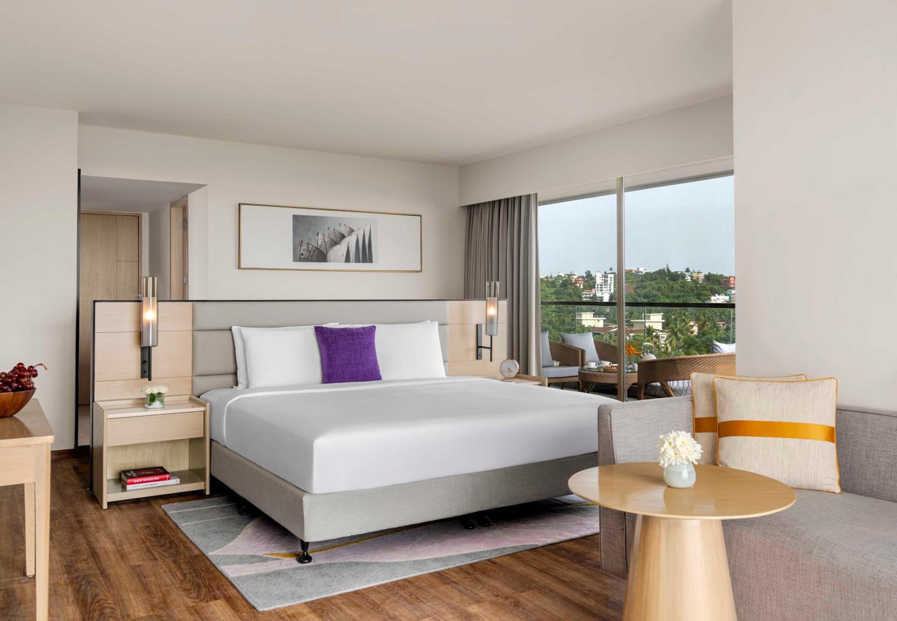 Executive Room with Balcony - Photo 1