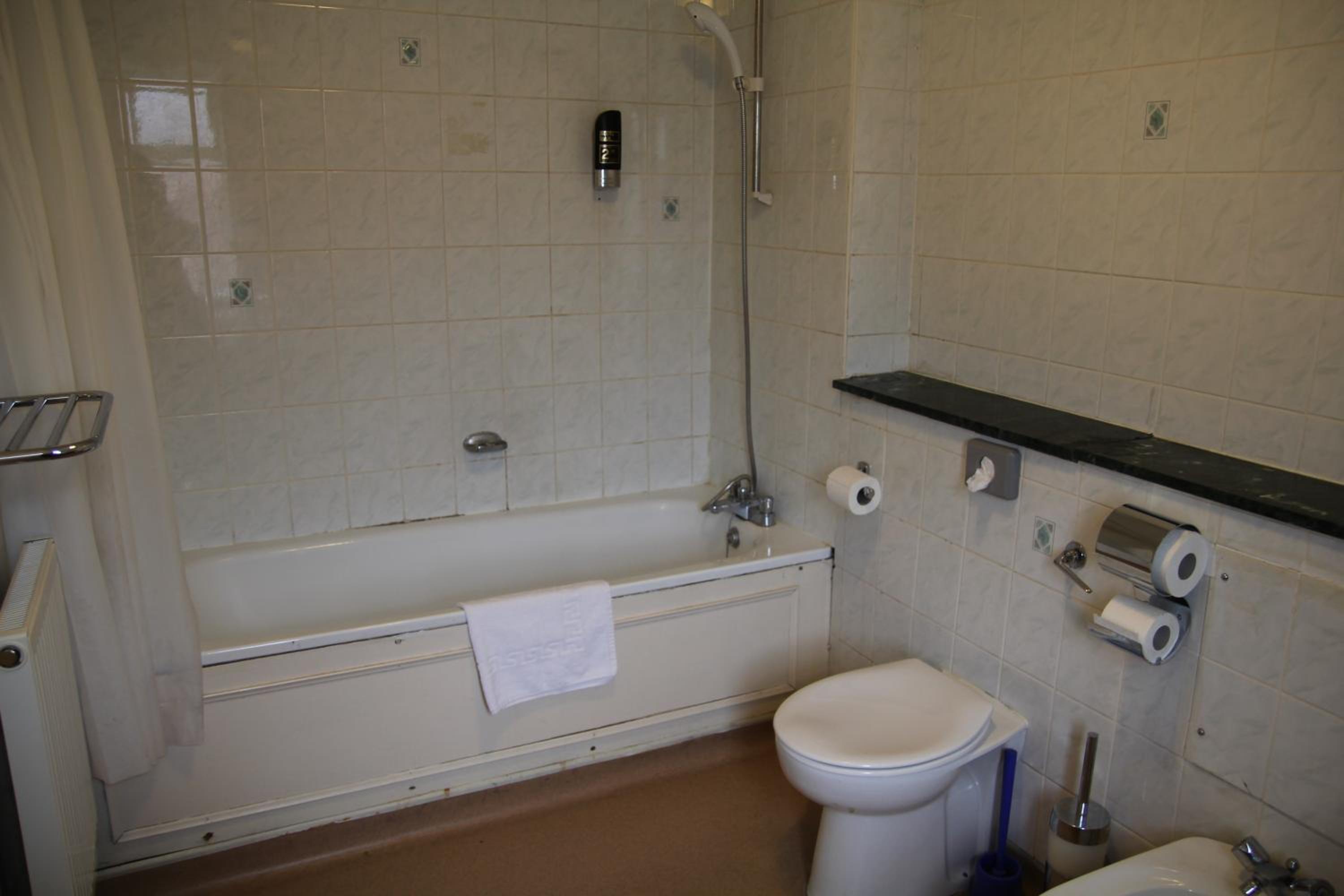 Family Room (3 Adults) photo 2