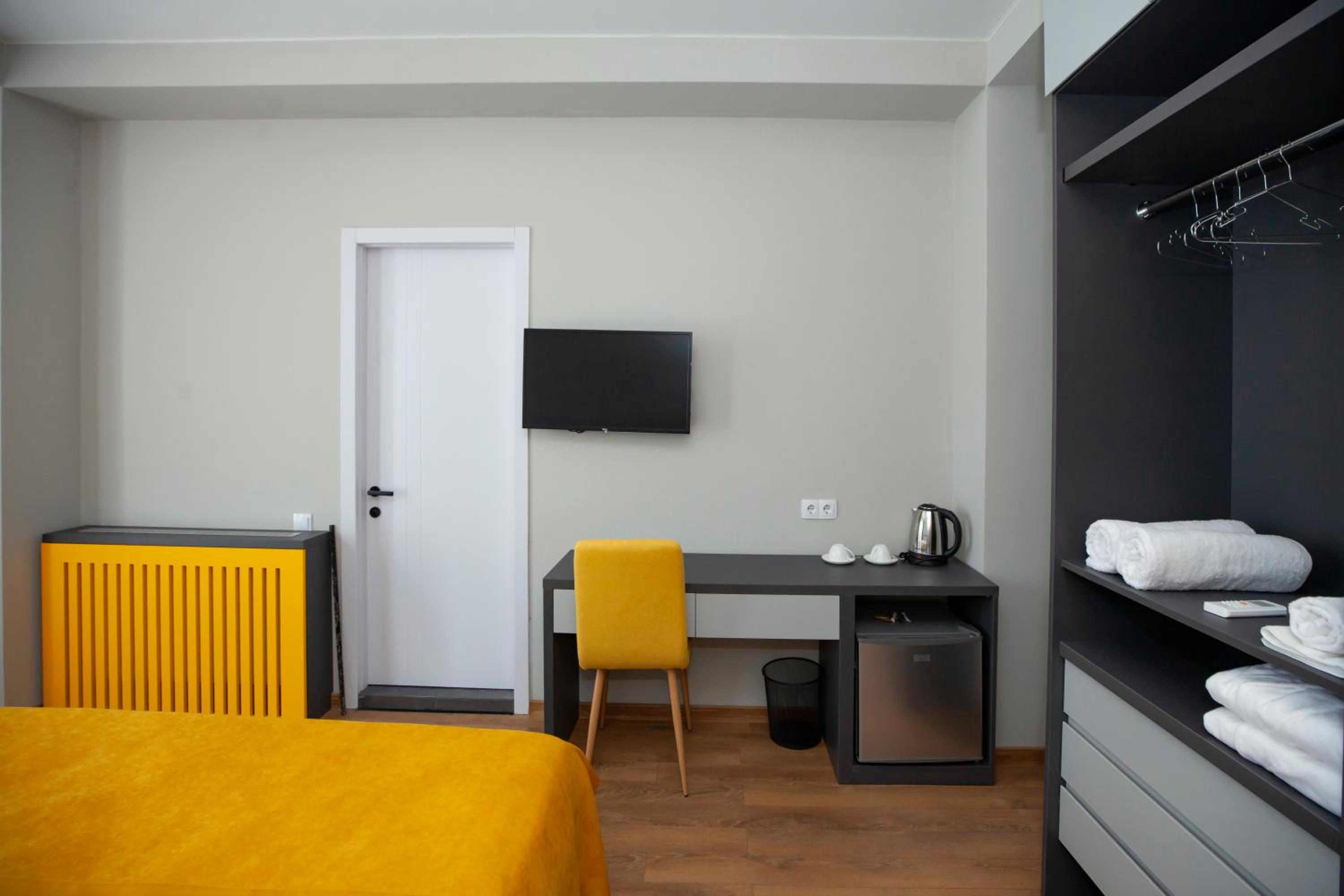 Deluxe Double Room with Balcony - Photo 1