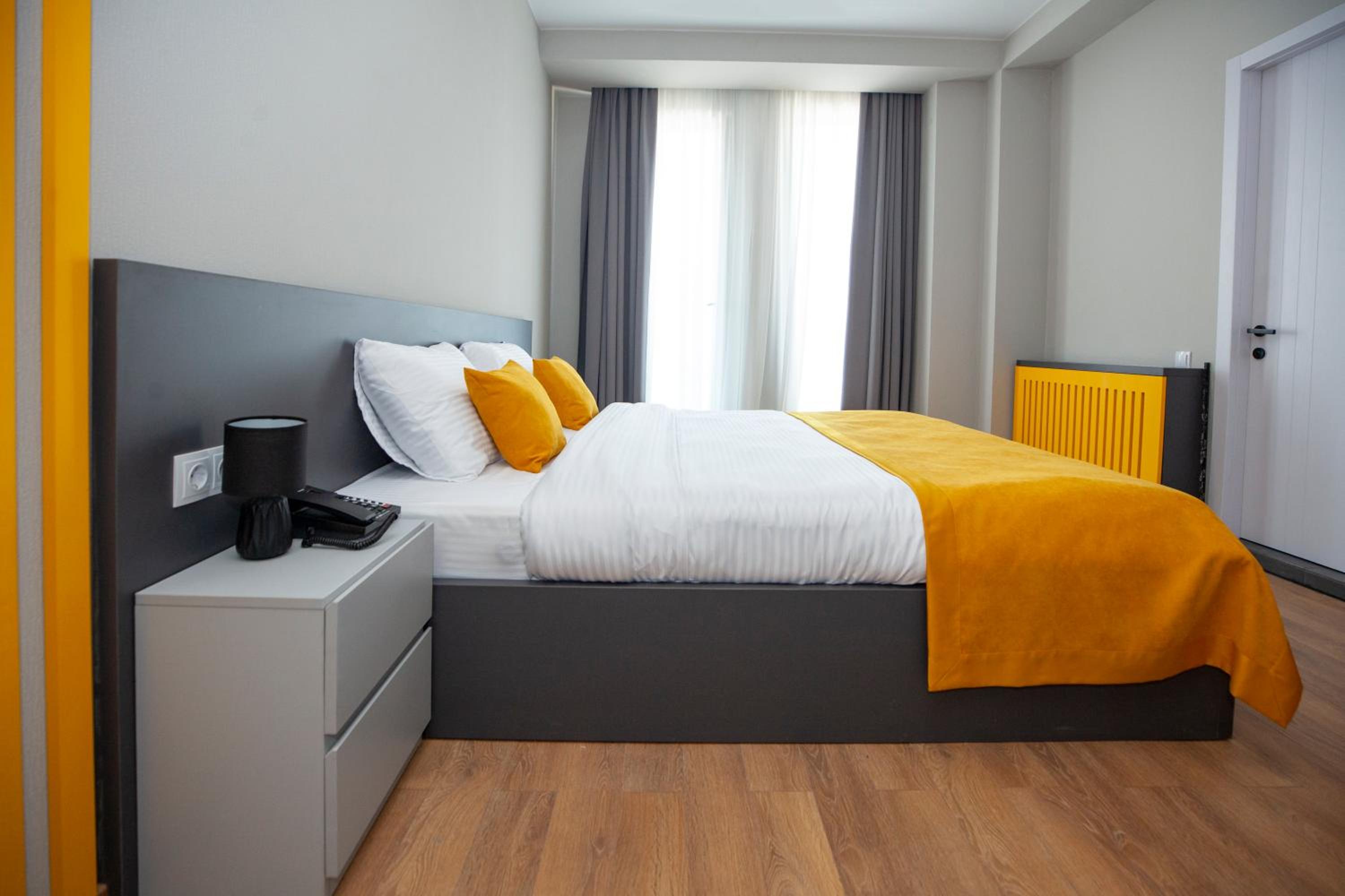 Deluxe Double Room with Balcony - Photo 3