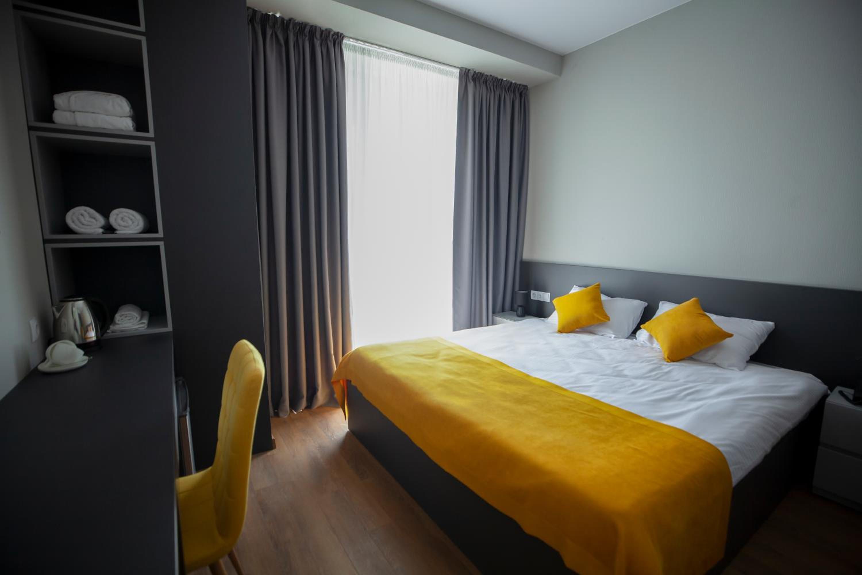 Deluxe Double Room with Balcony - Photo 5