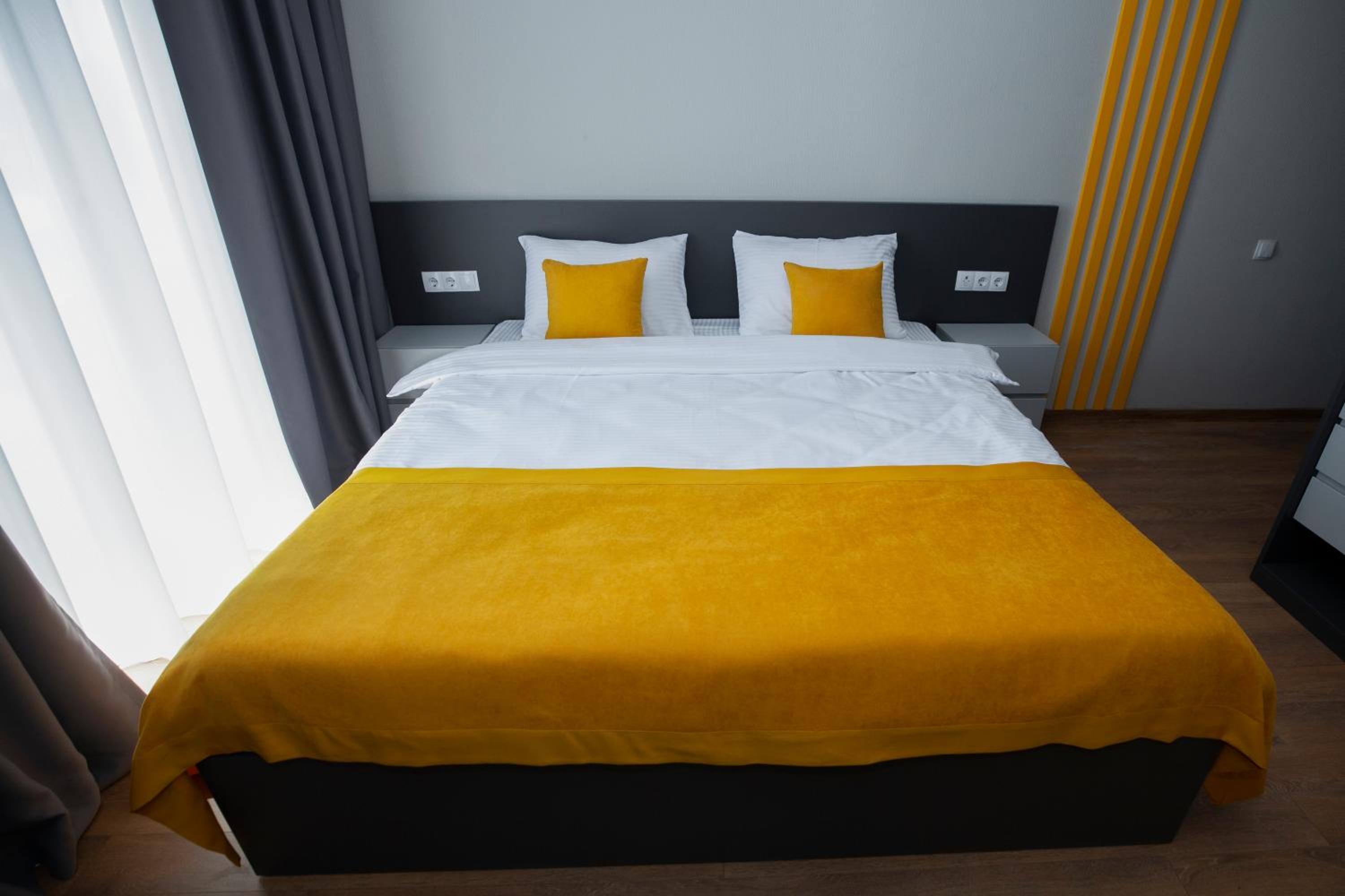 Deluxe Double Room with Balcony - Photo 12