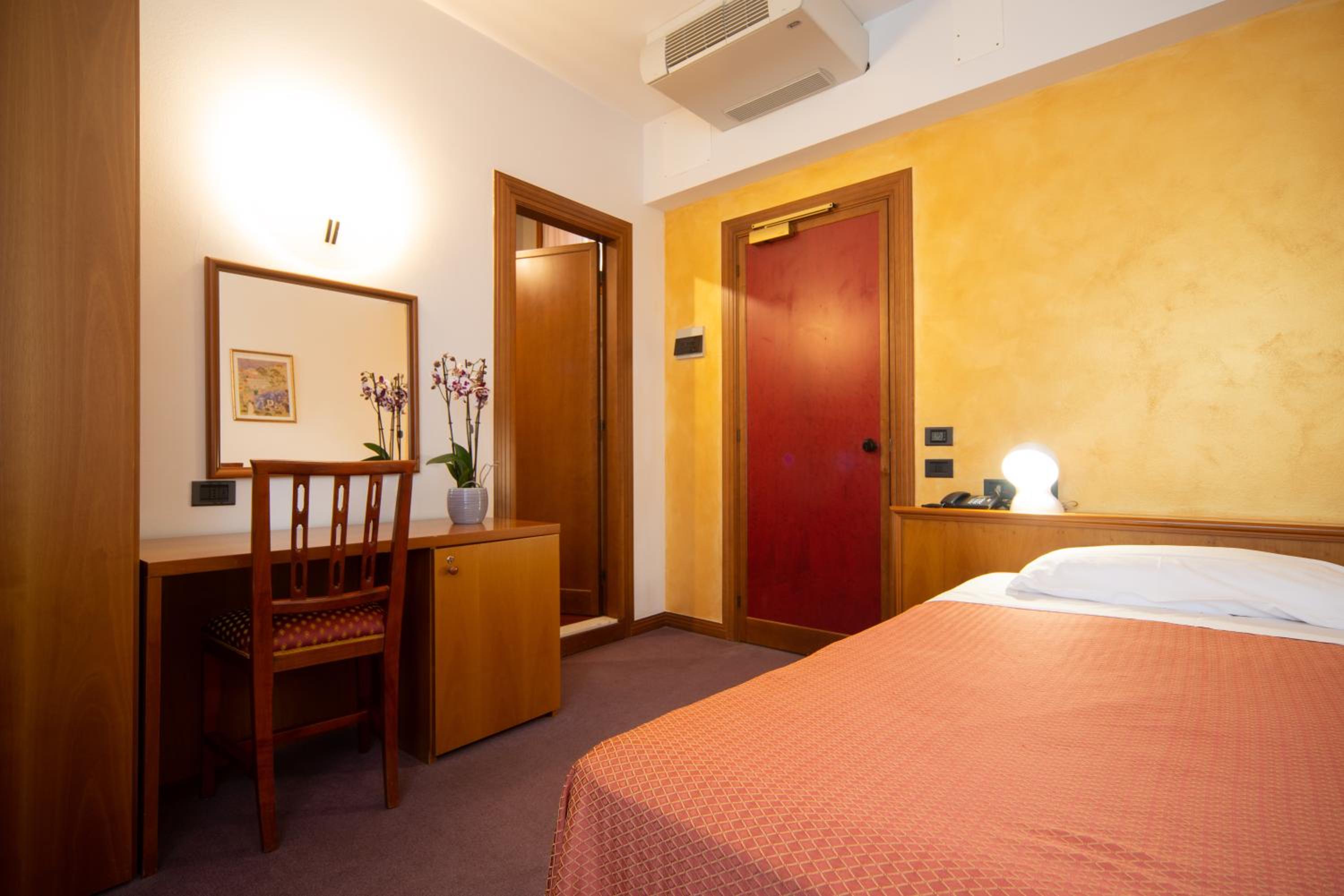 Single Room photo 1