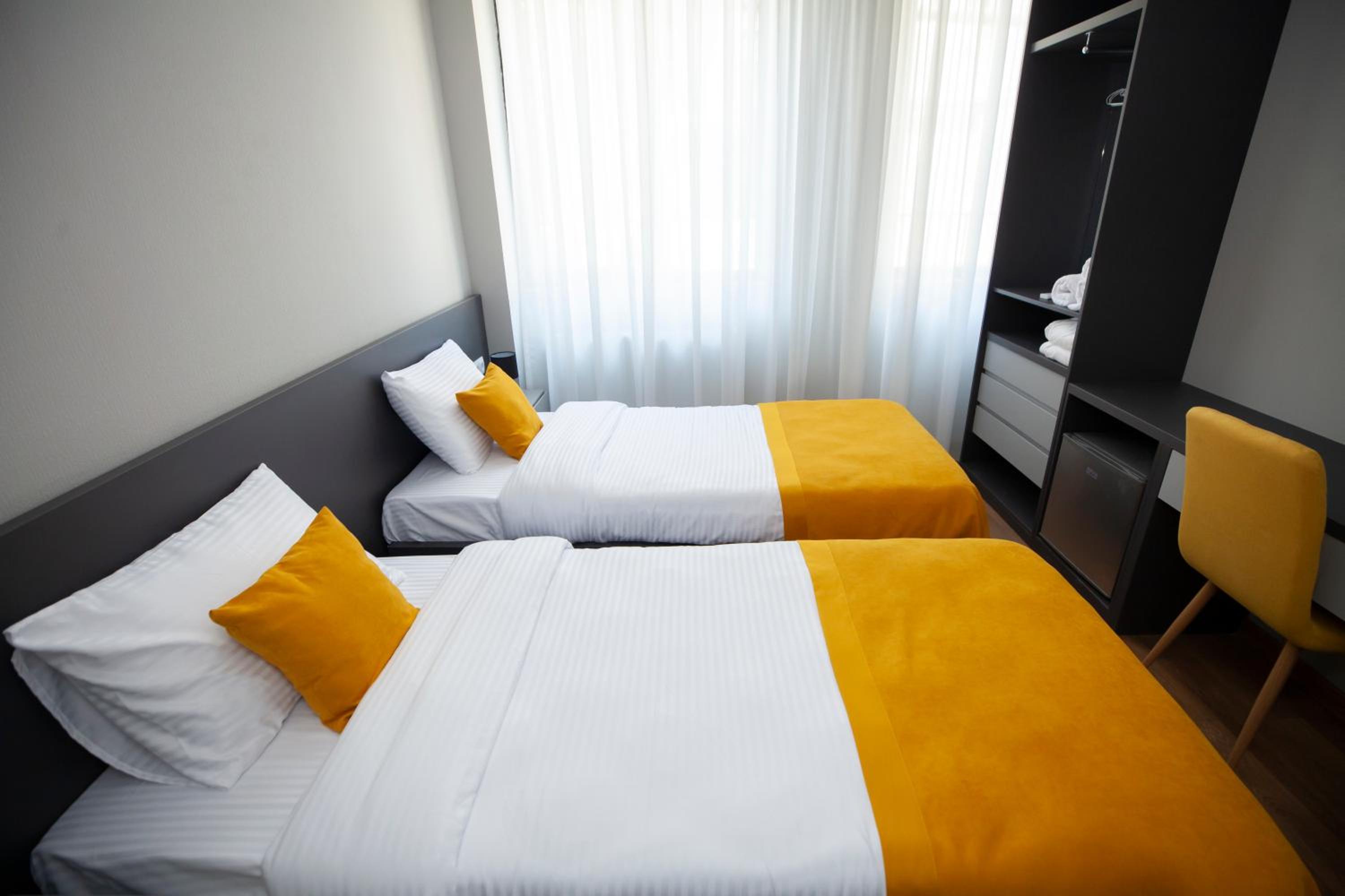 Standard Twin Room - Photo 5