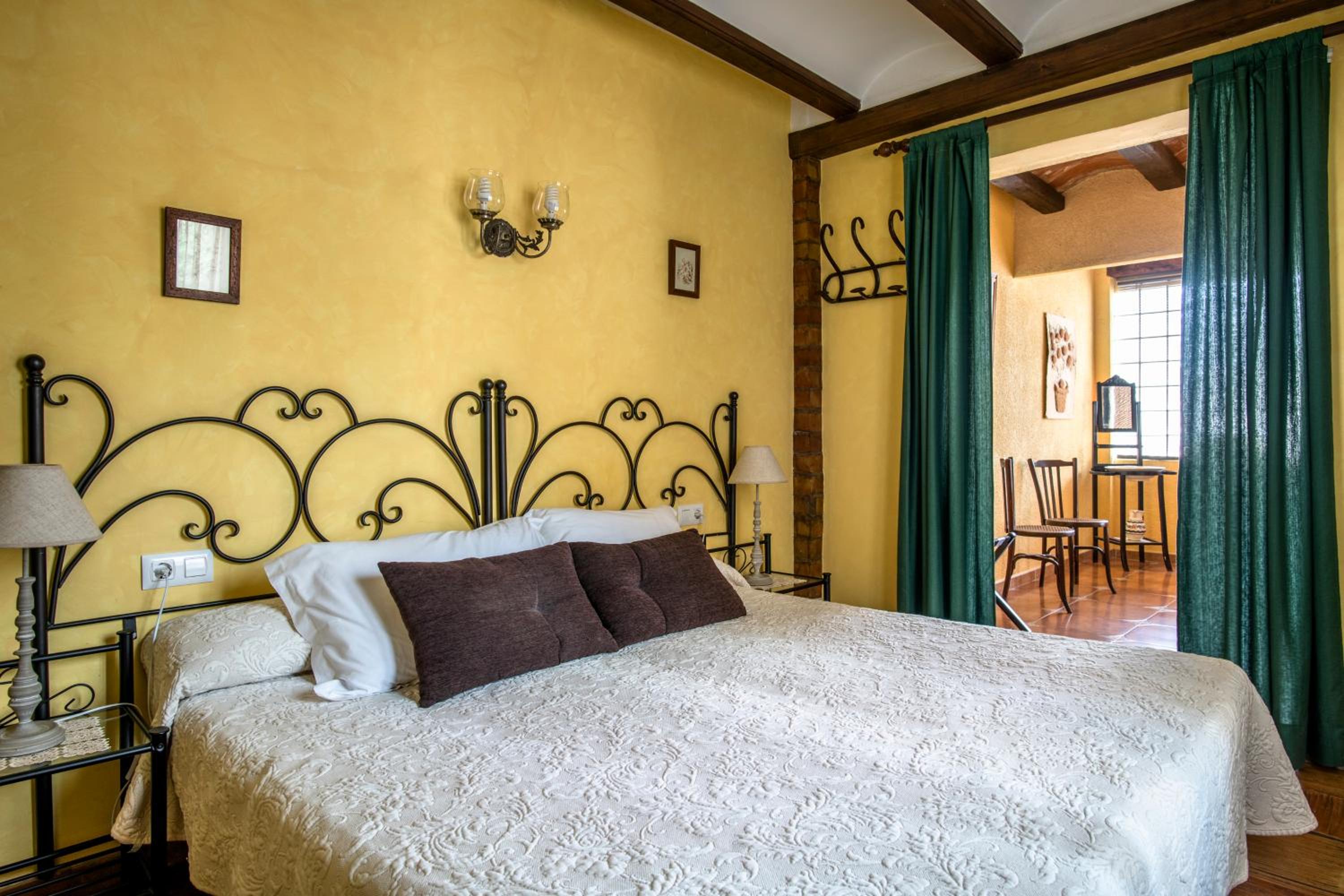 Double or Twin Room with Mountain View