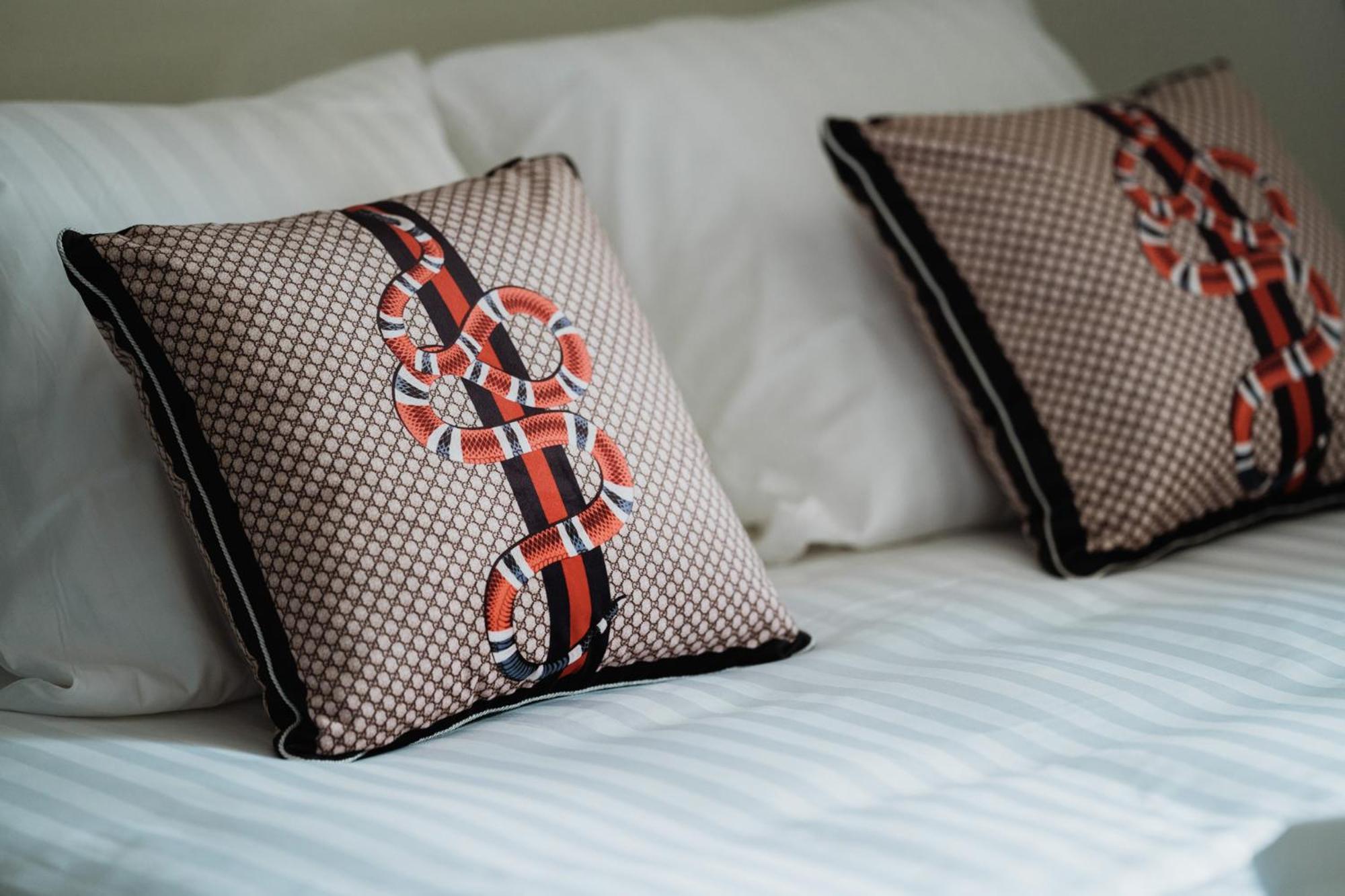 Deluxe Double Room with Bath - Photo 3