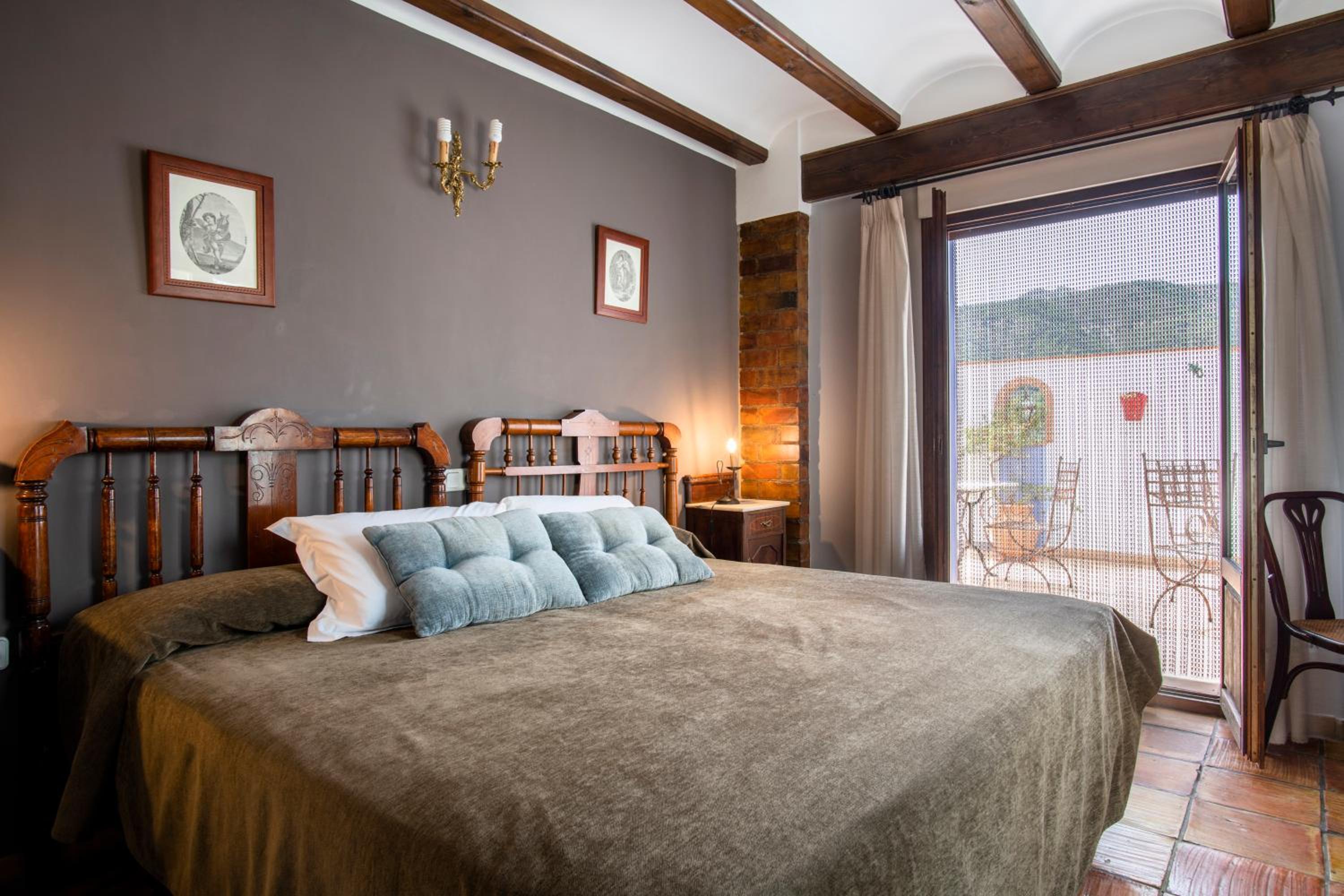 Double or Twin Room with Mountain View