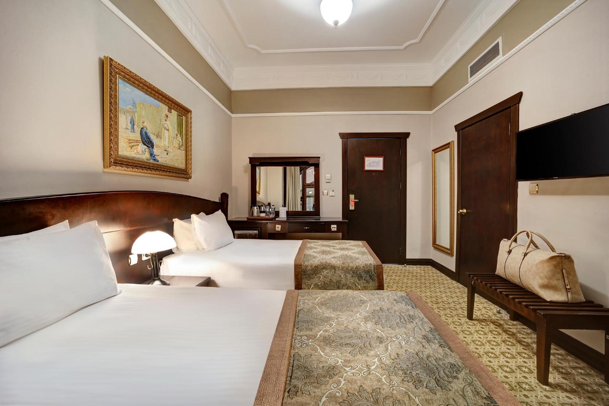 Guest Room Atrium view, King or Twin photo 2