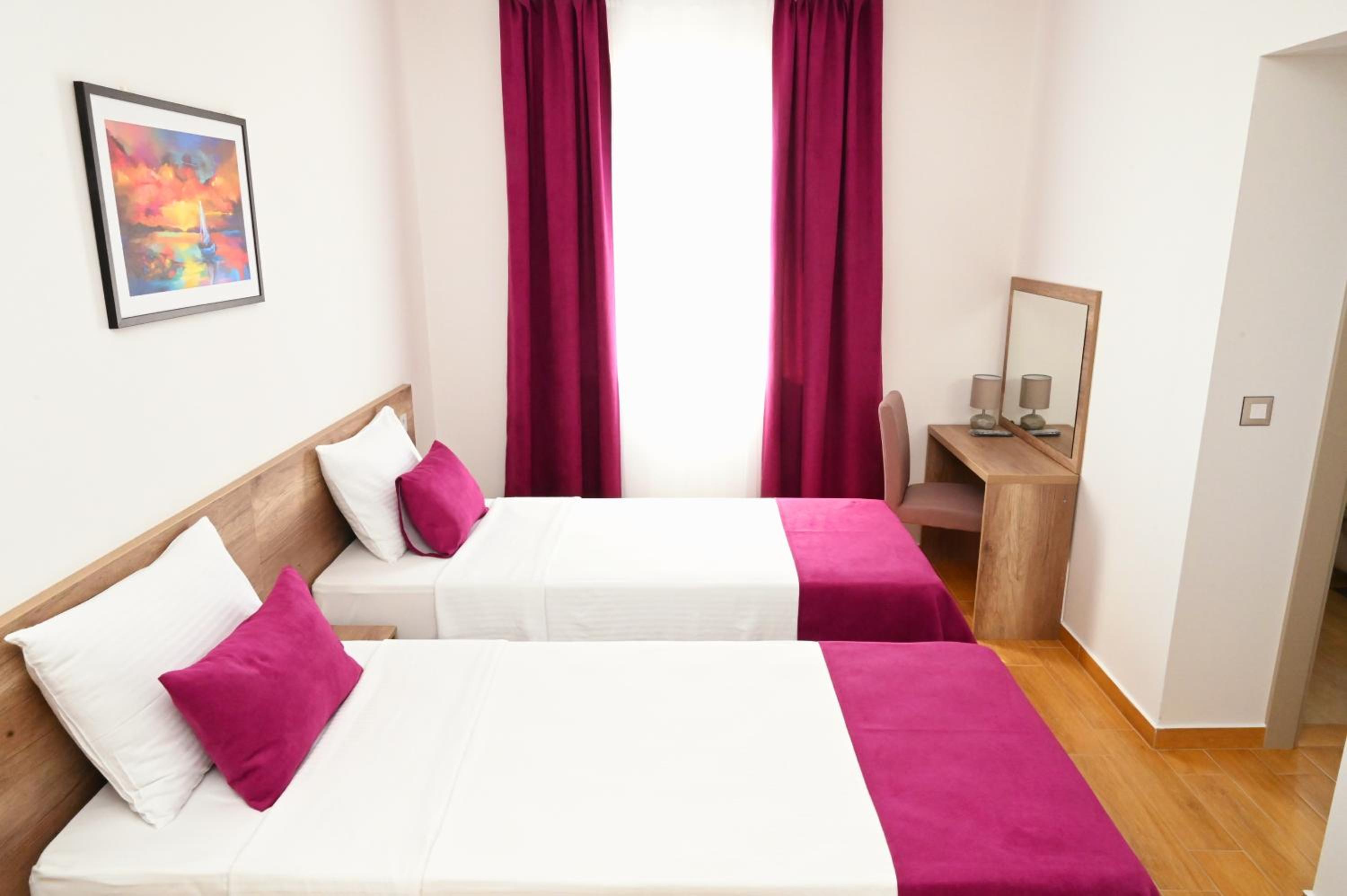 Twin Room - Photo 10
