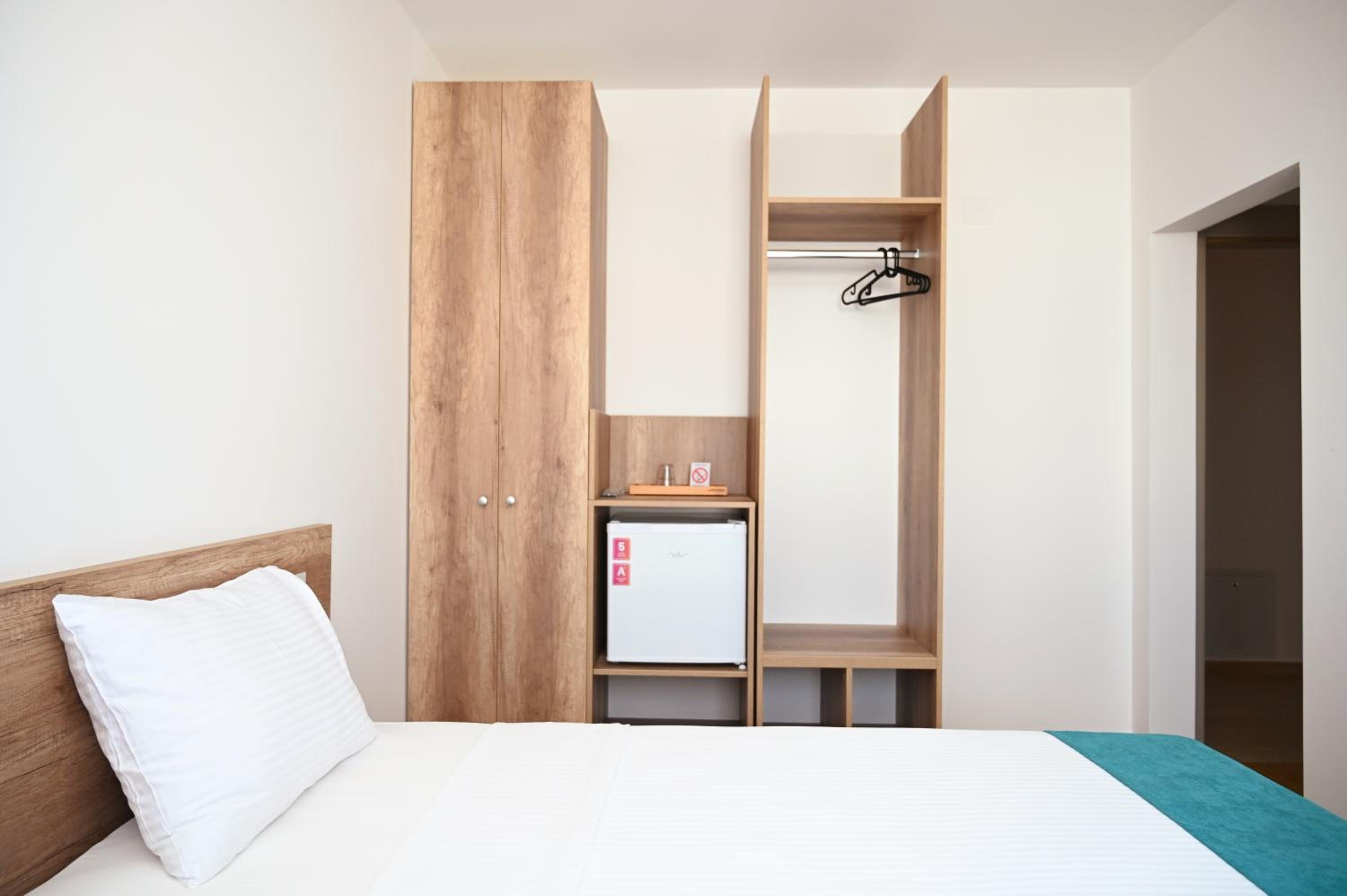 Twin Room - Photo 9