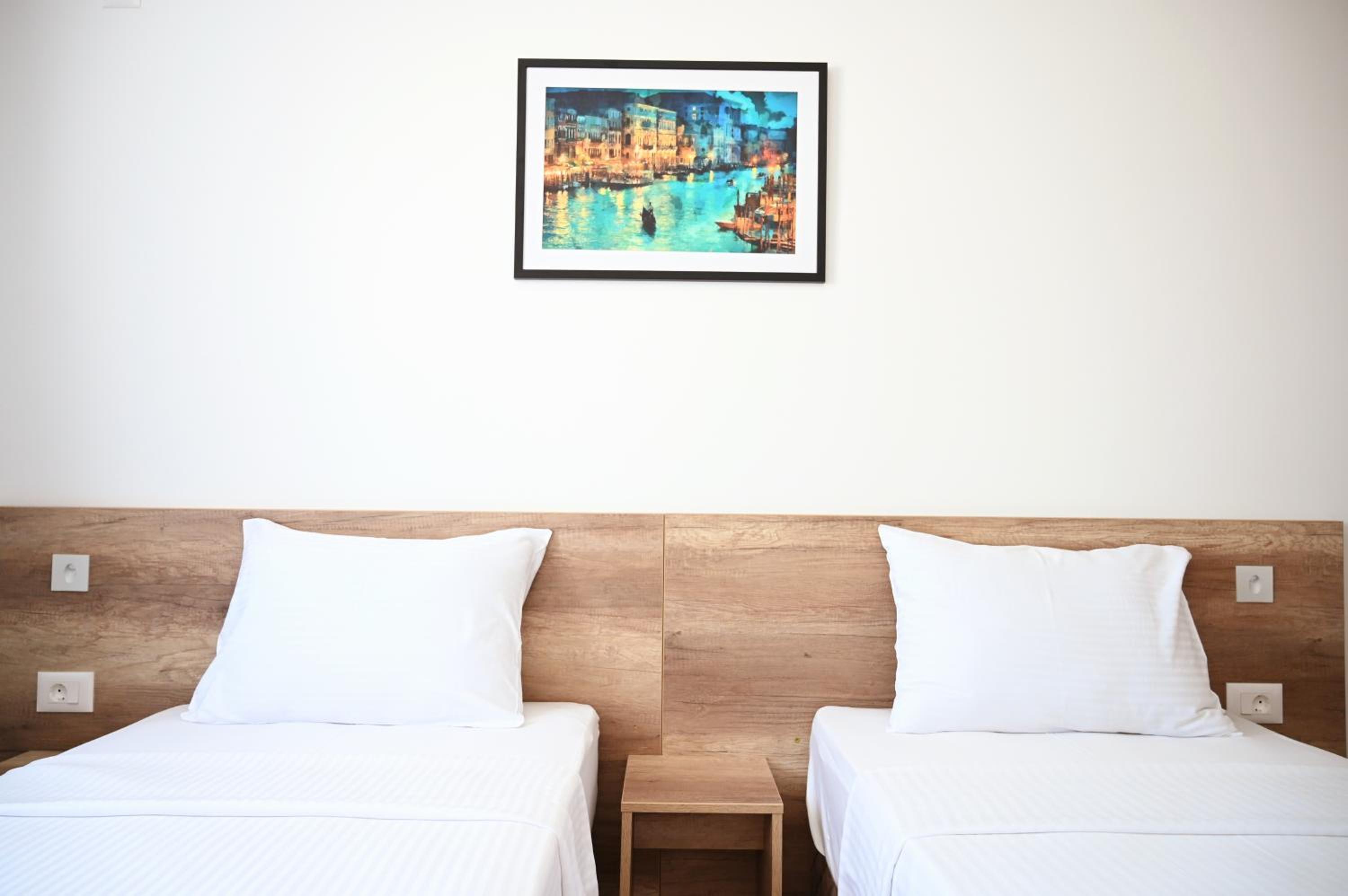 Twin Room - Photo 8