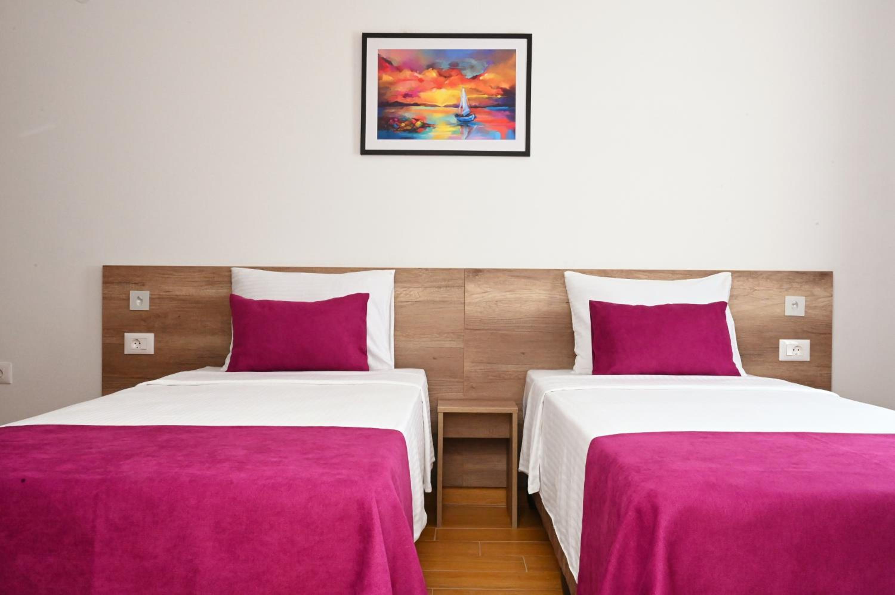 Twin Room - Photo 5