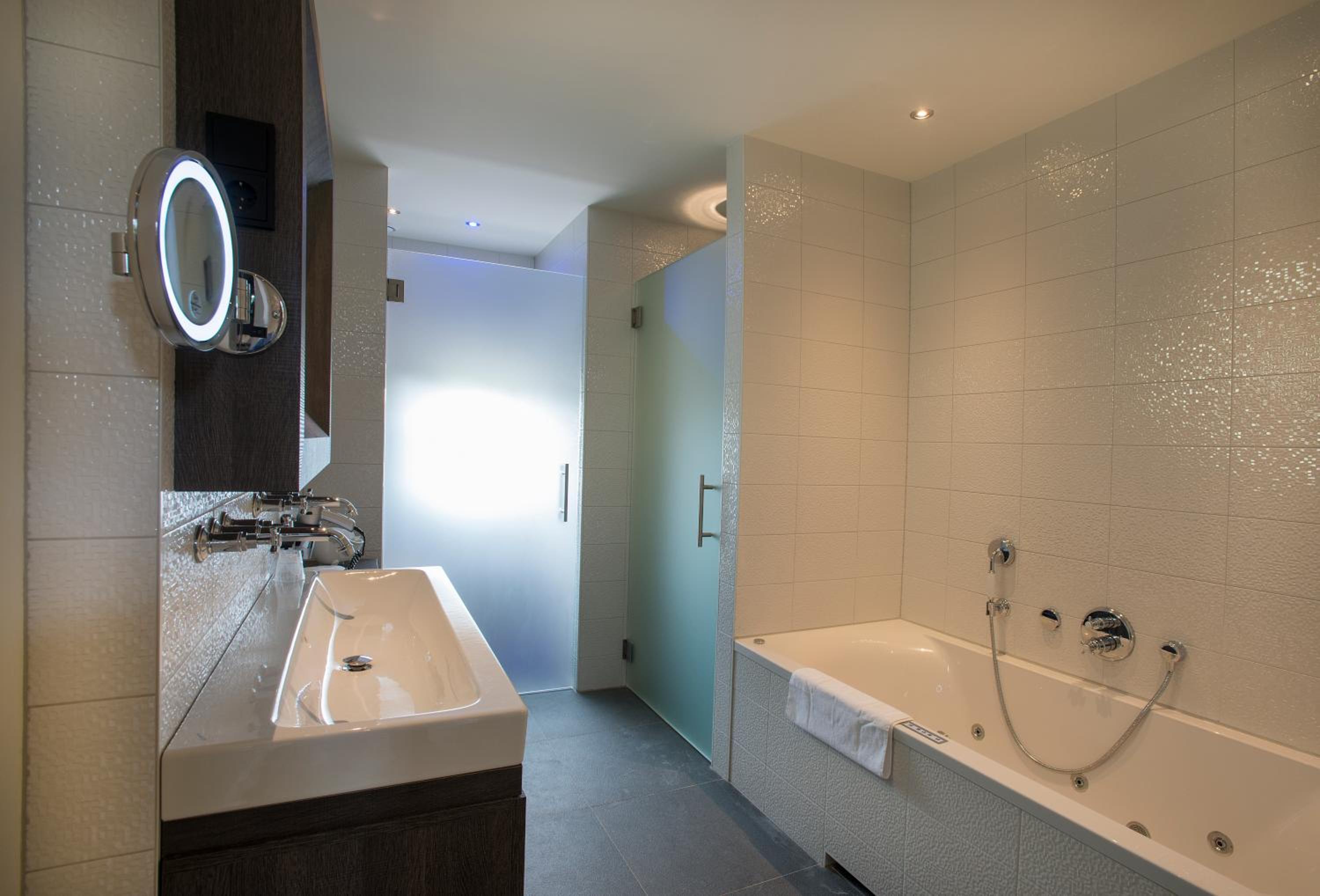 Suite - Tower - Photo 2