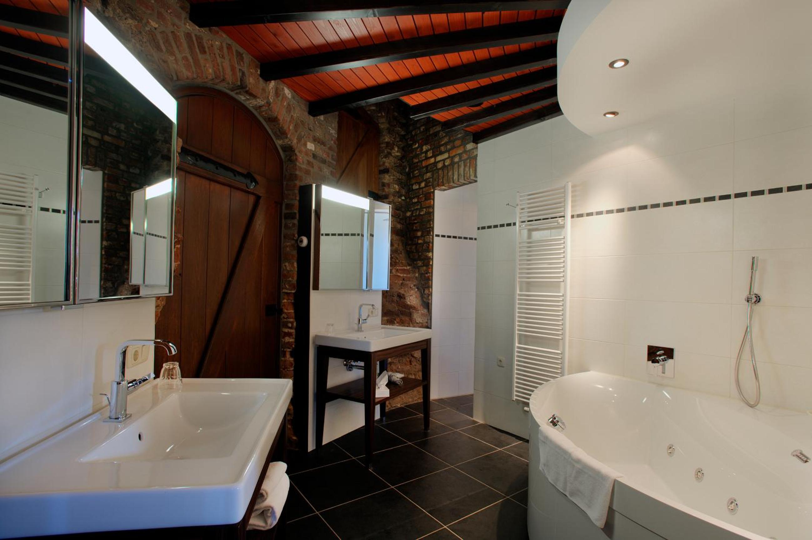 Suite - Tower - Photo 5