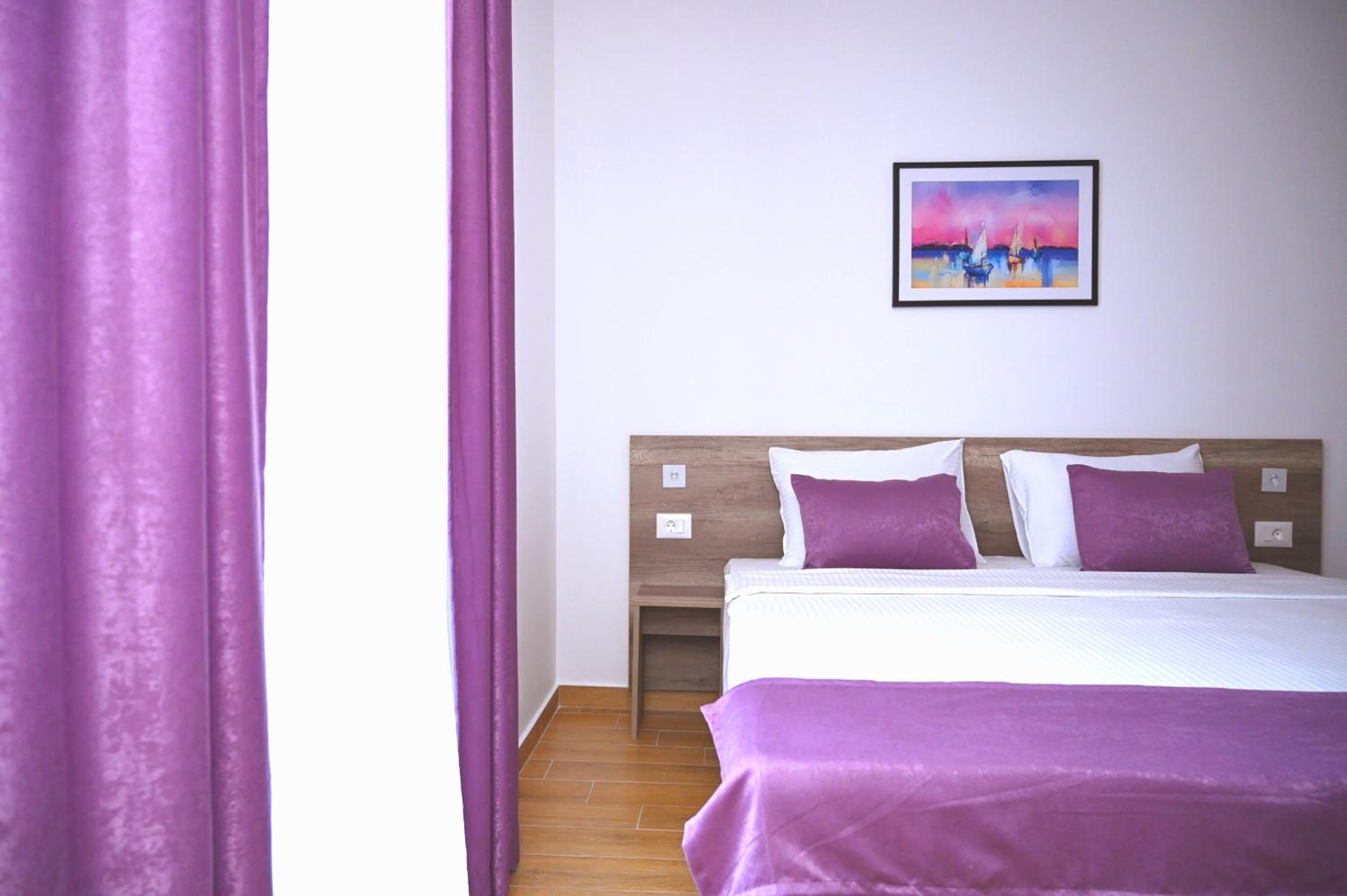 Double Room with Balcony - Photo 1