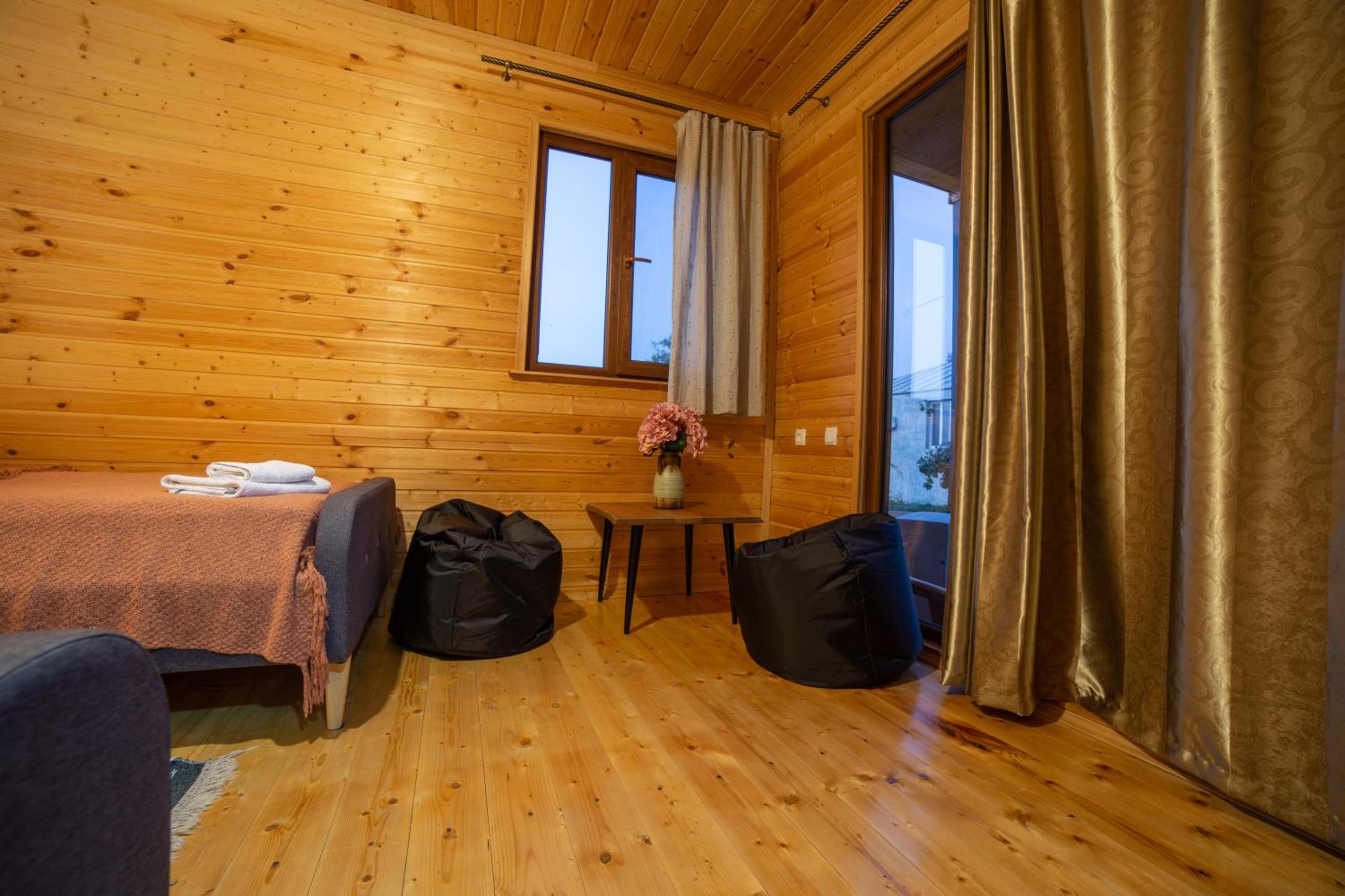 Cottage with Garden View - Photo 7