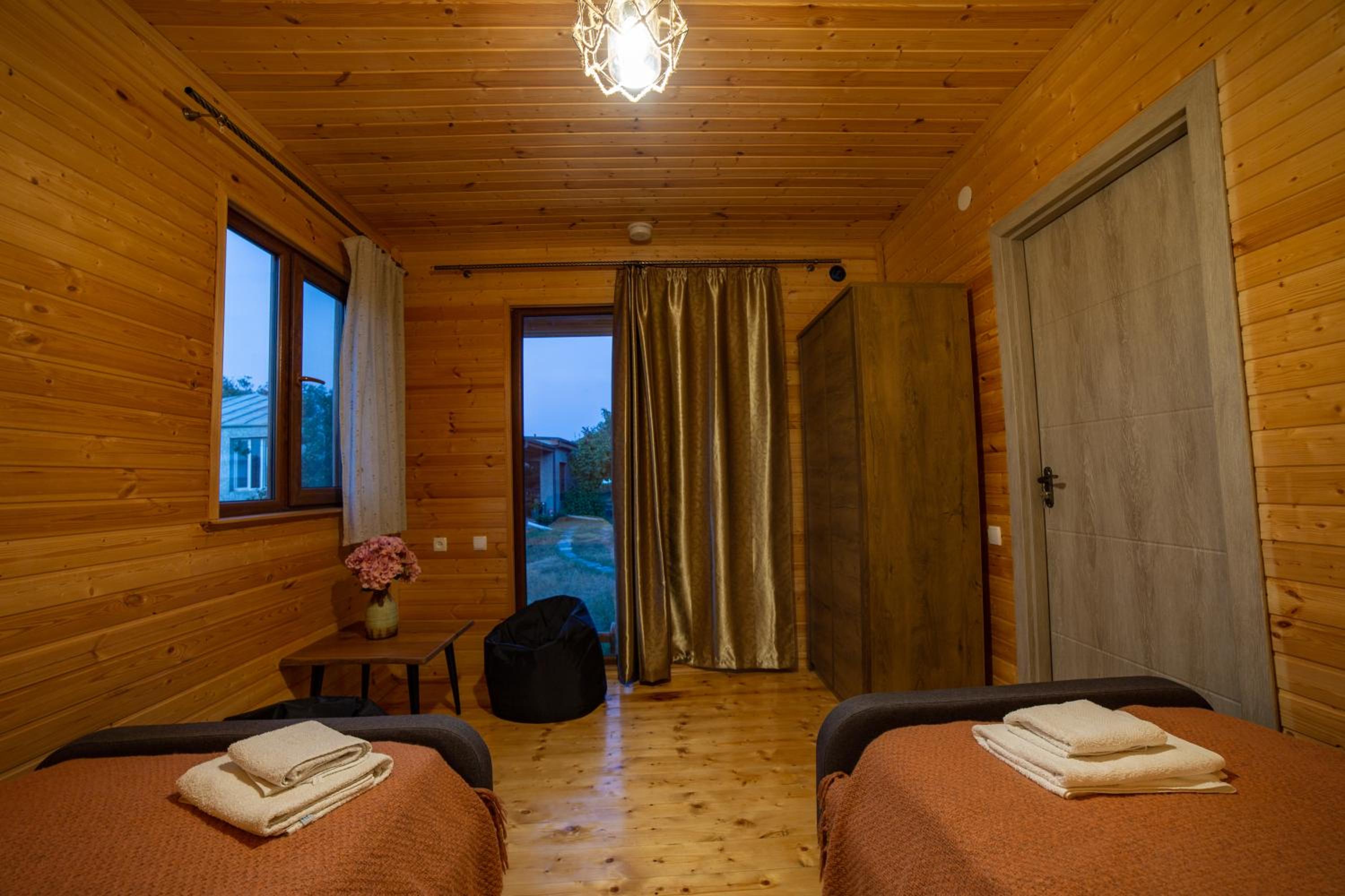 Cottage with Garden View - Photo 5
