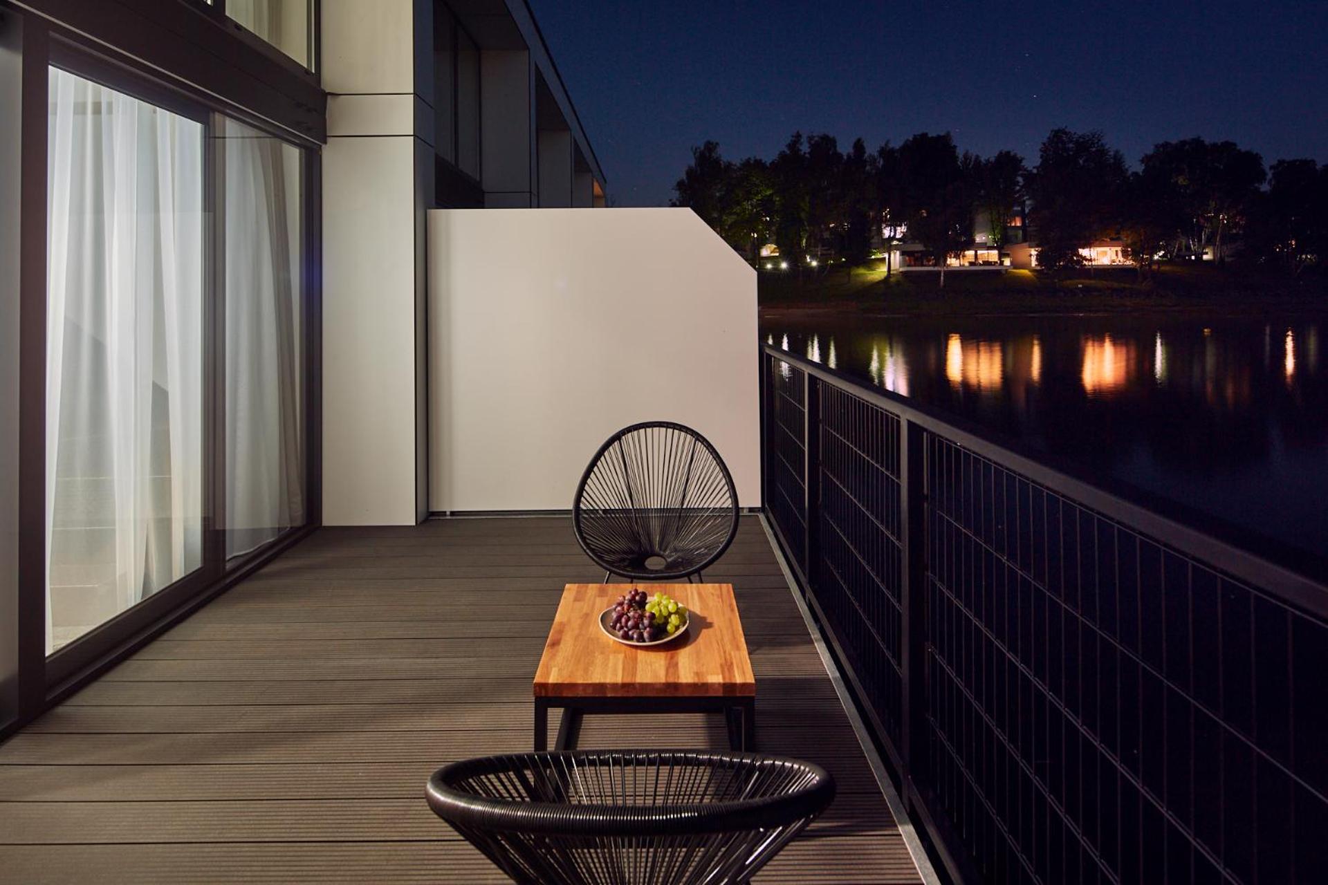 Deluxe Room with Lake View - Photo 10
