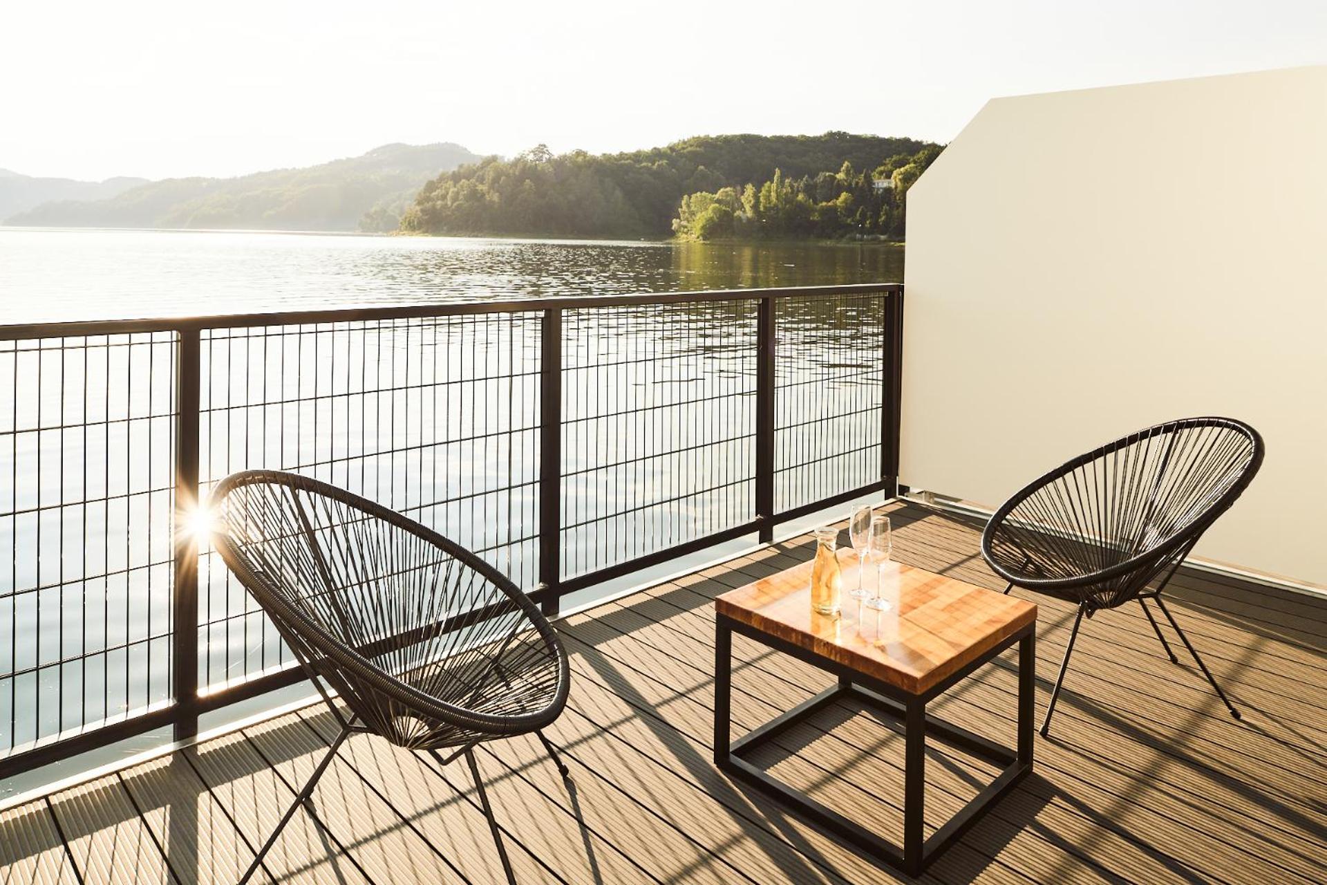 Deluxe Room with Lake View - Photo 8