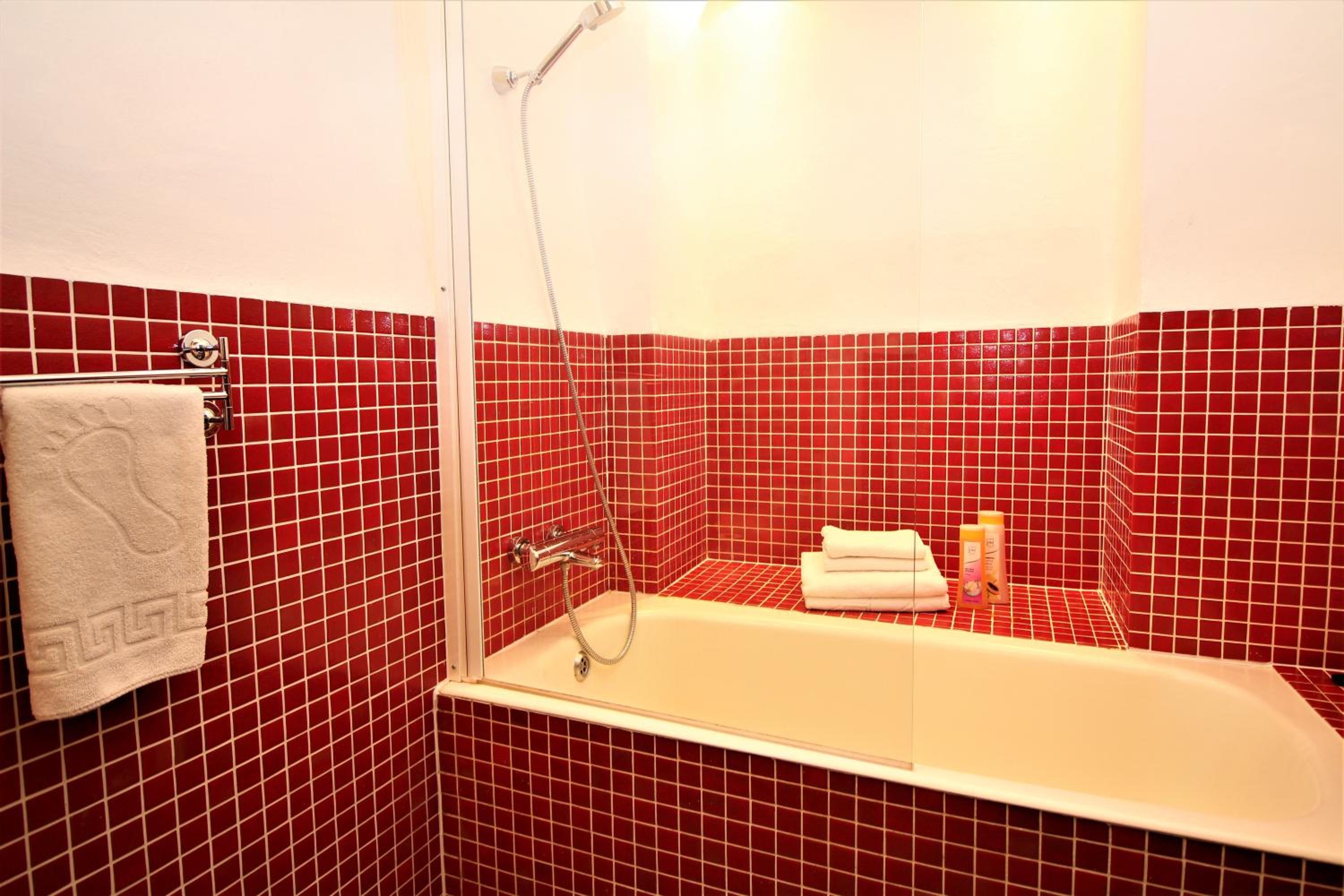 Two bedroom apartment with two bathrooms and balcony Pikk 67