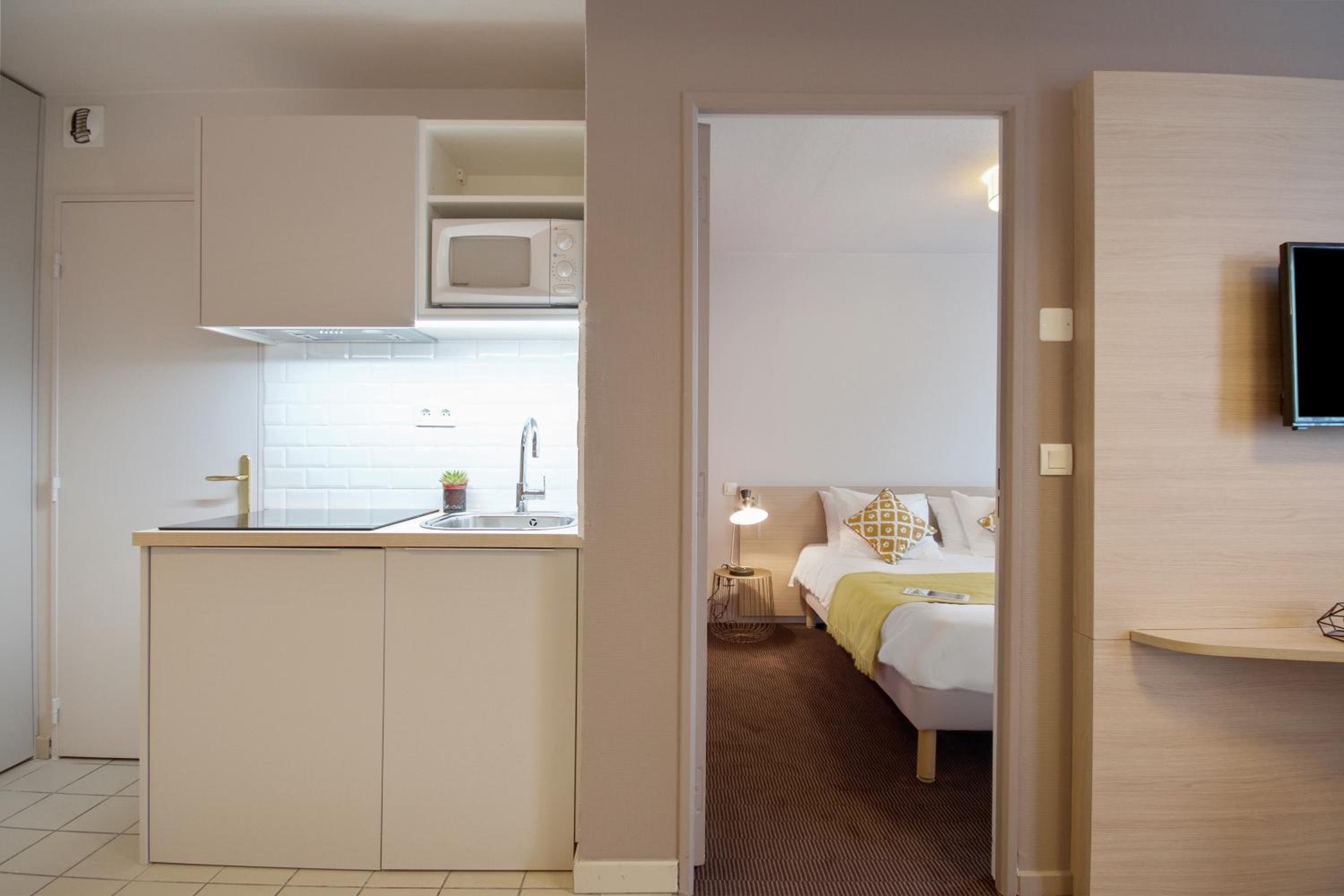 One-Bedroom Apartment - Photo 4