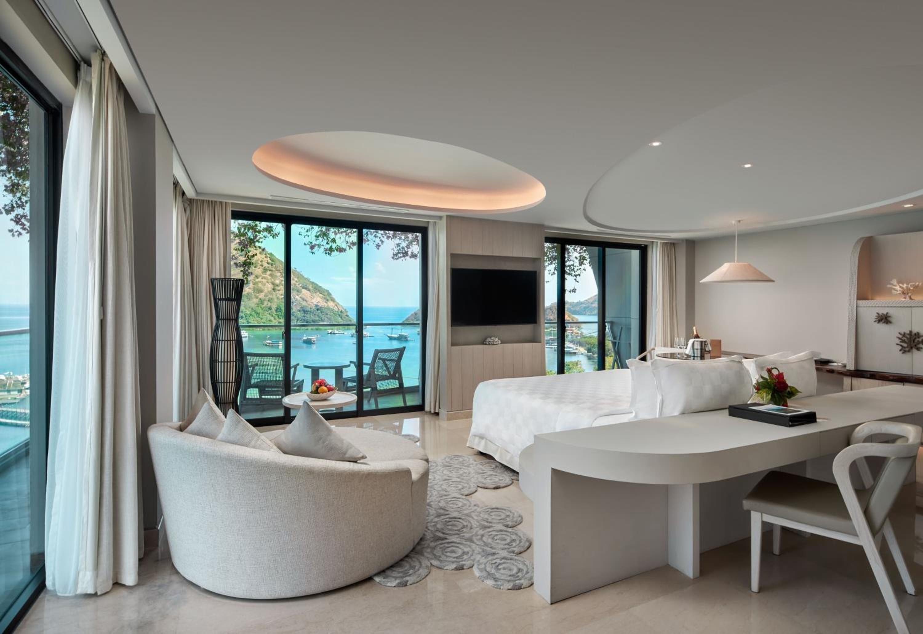 Ocean View Suite - Photo 2
