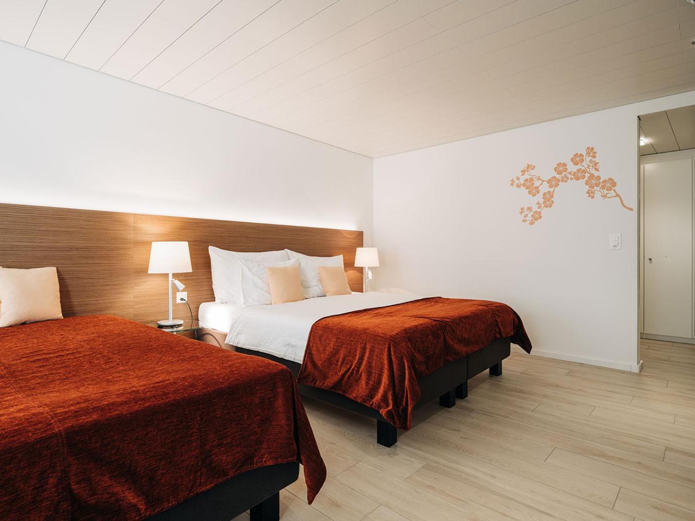 Family and Friends Room - Photo 1
