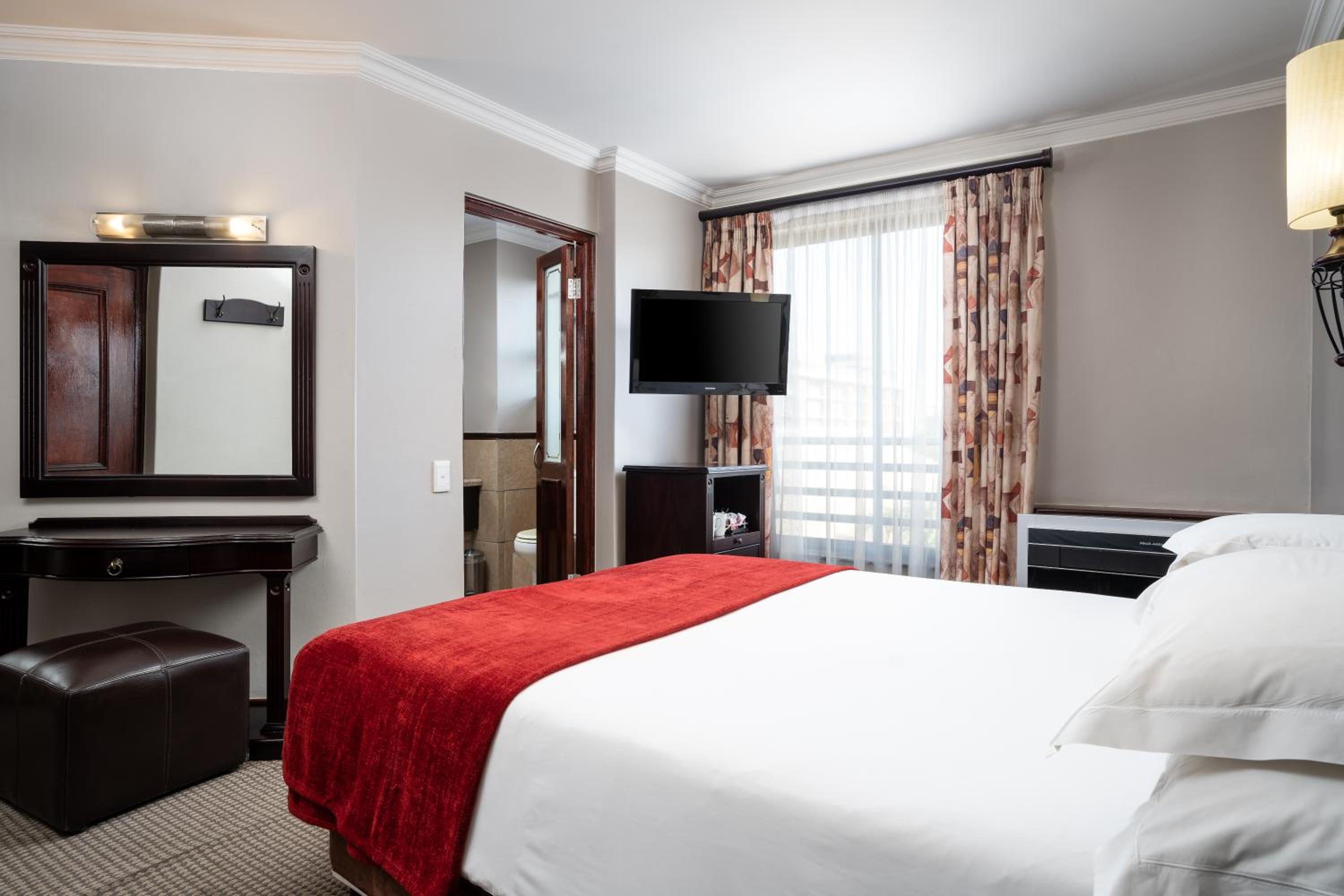 Standard Room with Queen Bed - Photo 1