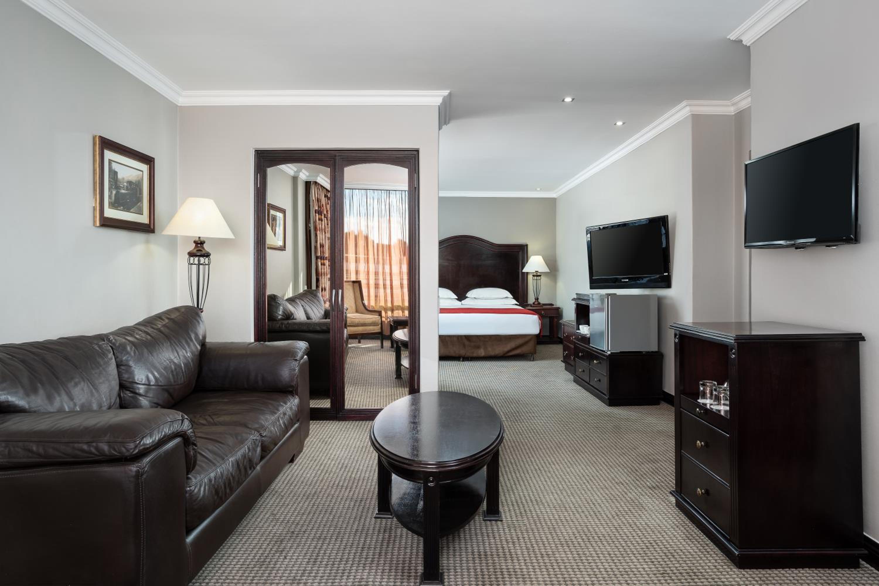 Suite - Photo 2