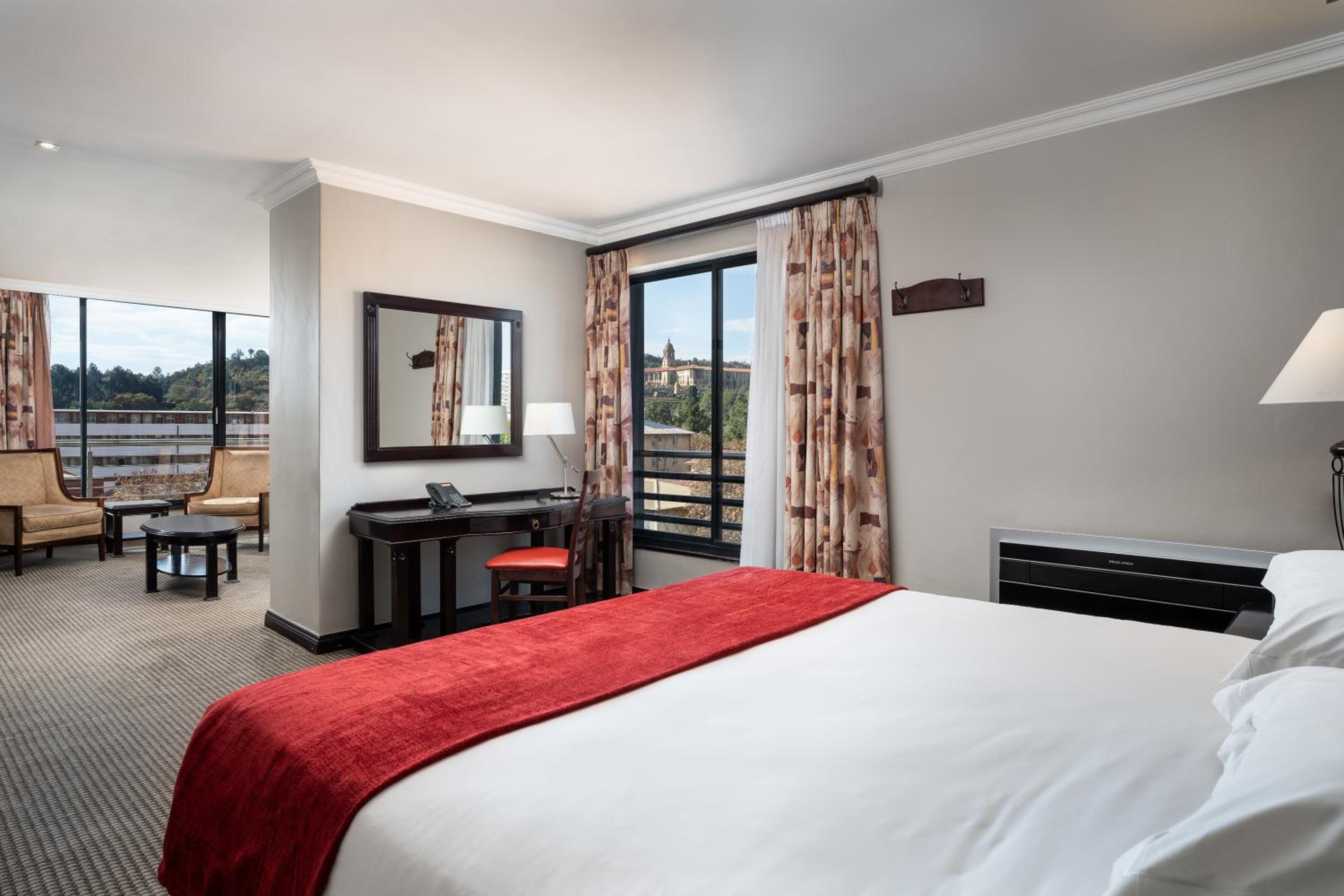Suite - Photo 1