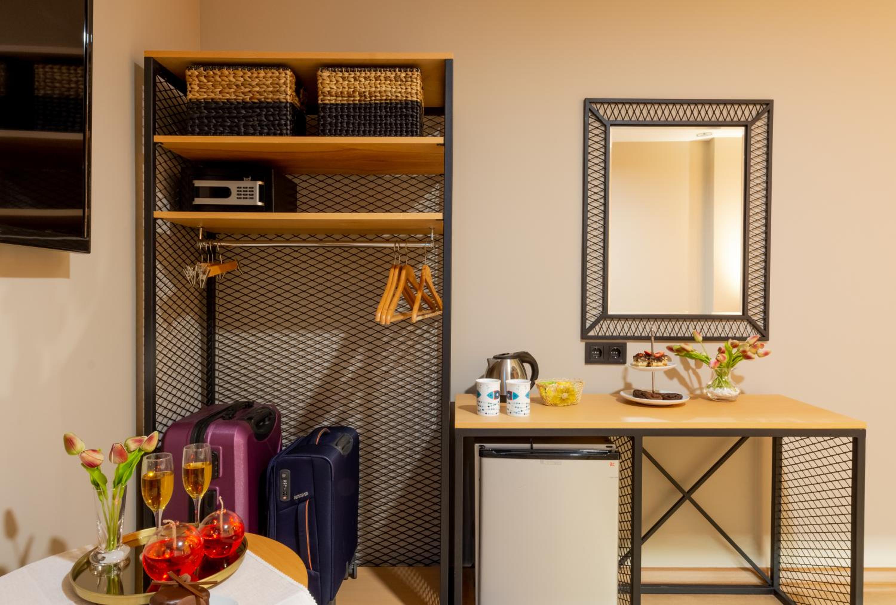 Deluxe Double Room thumbnail 5