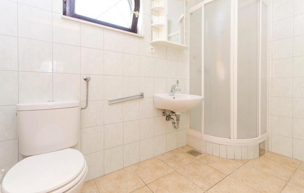 Comfort One-Bedroom Apartment with Terrace - Photo 5