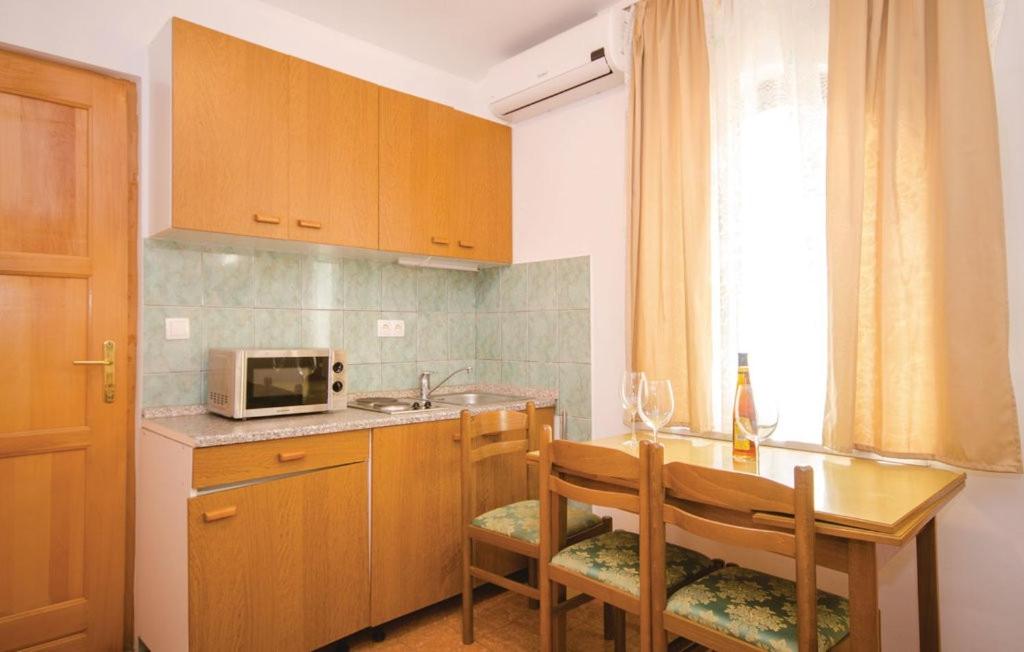 Two-Bedroom Apartment with Terrace - Photo 8