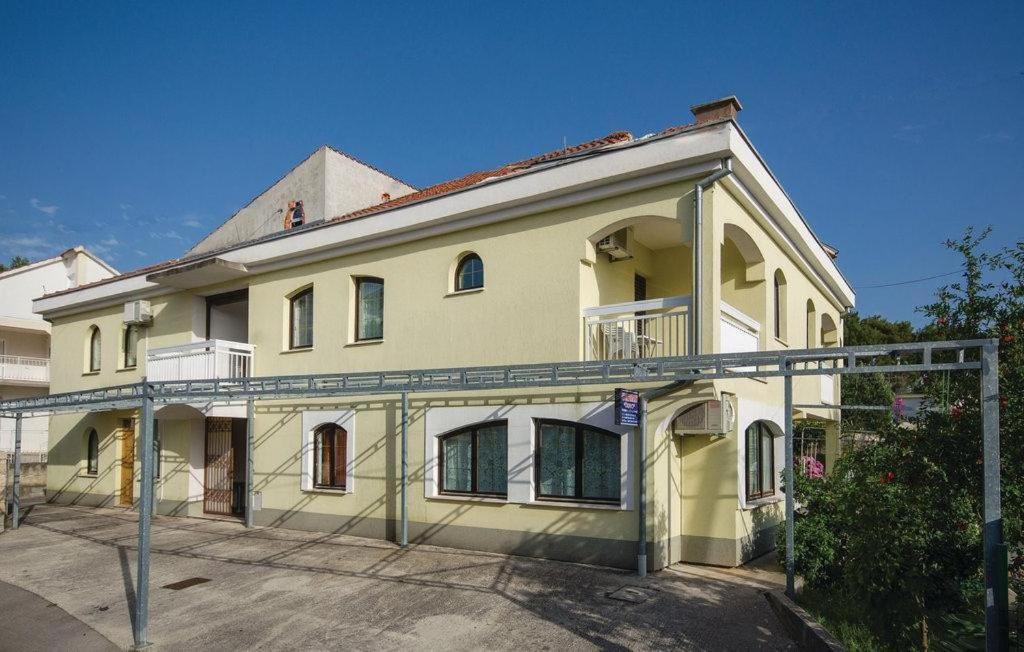 Comfort One-Bedroom Apartment with Terrace - Photo 9